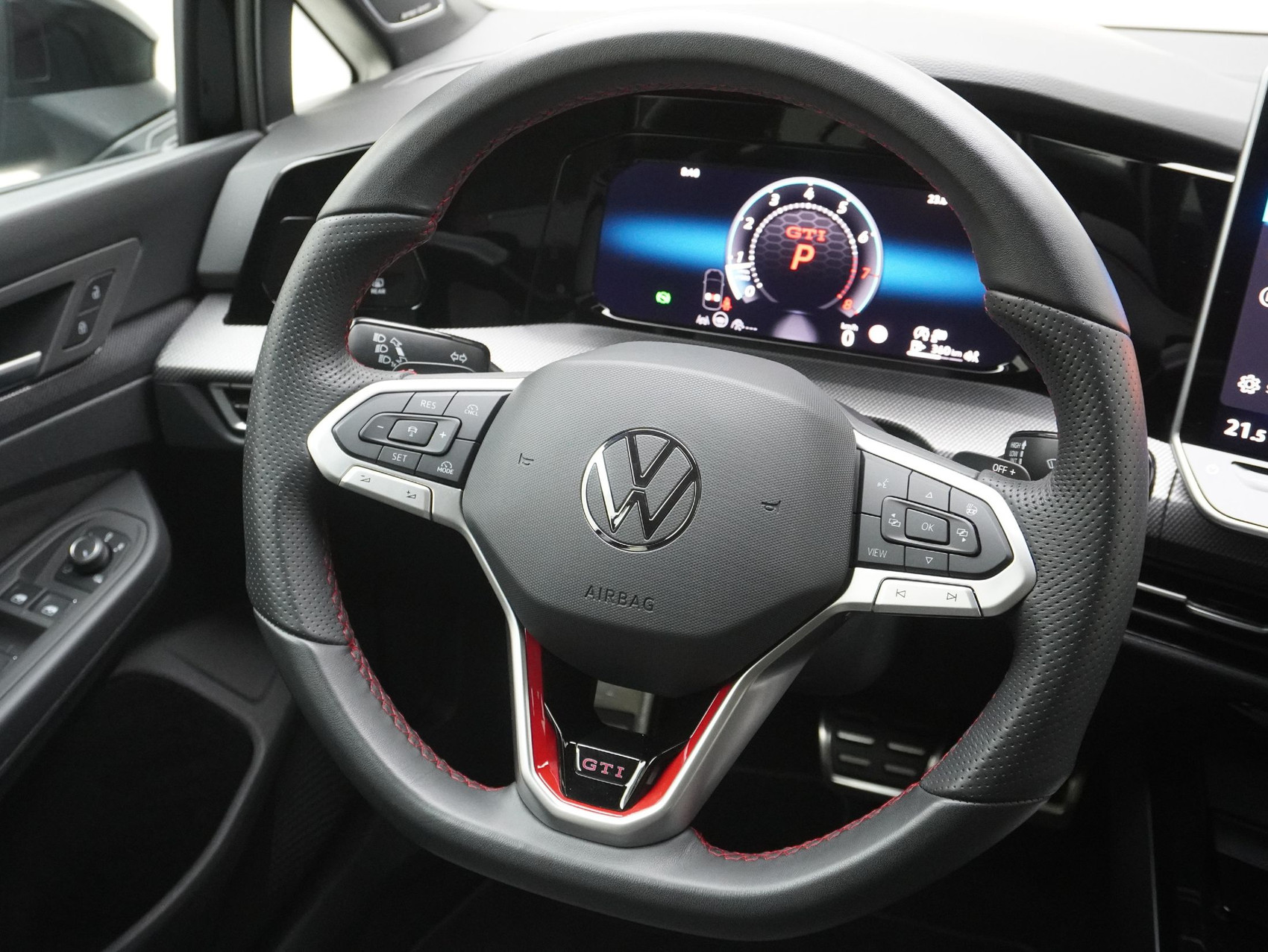 VW Golf 8.5 2.0 TSI DSG GTI Black Style (2025) ** Anhängerkupplung / Harman/Kardon / Panoramadach**