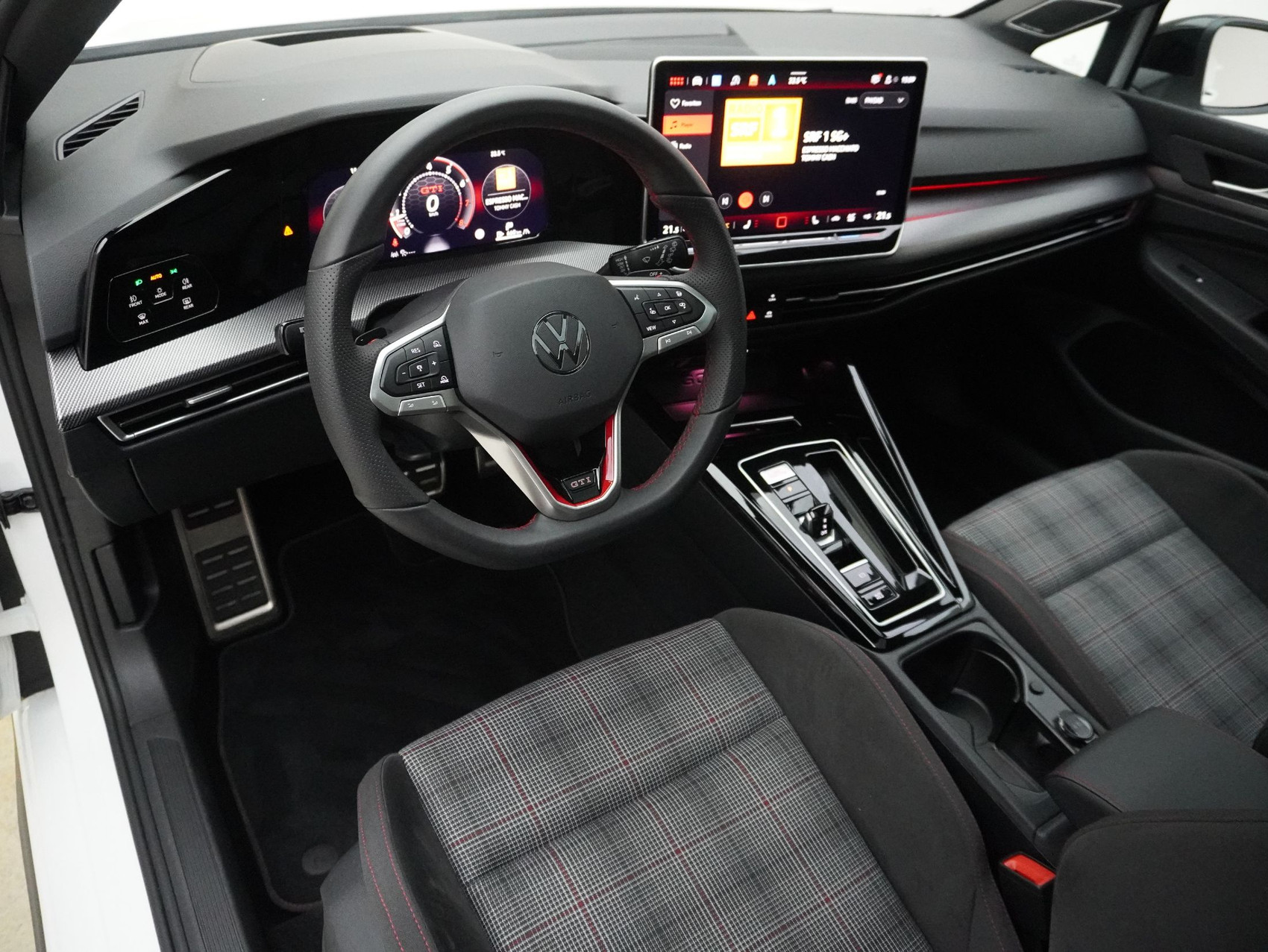 VW Golf 8.5 2.0 TSI DSG GTI Black Style (2025) ** Harman/Kardon / Head-Up / Panoramadach **