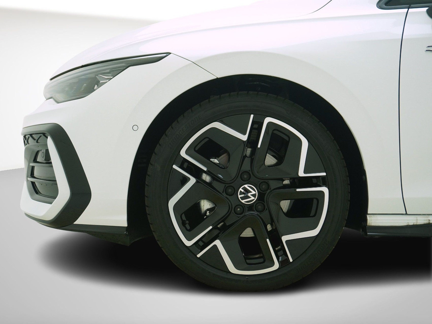 VW Golf VIII 1.5 eTSI R-Line DSG