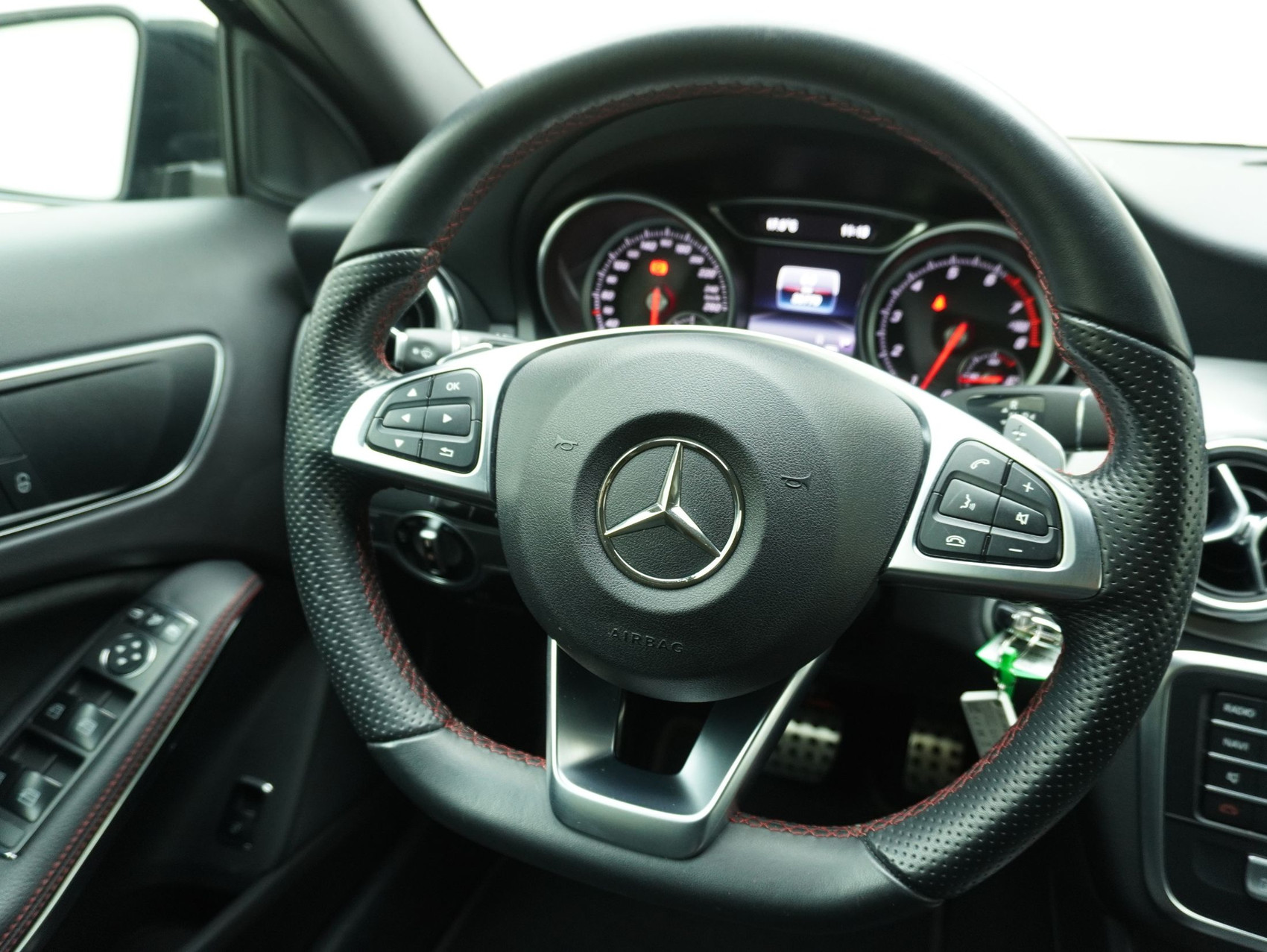 MERCEDES-BENZ GLA-Klasse GLA 250 AMG Line 4matic