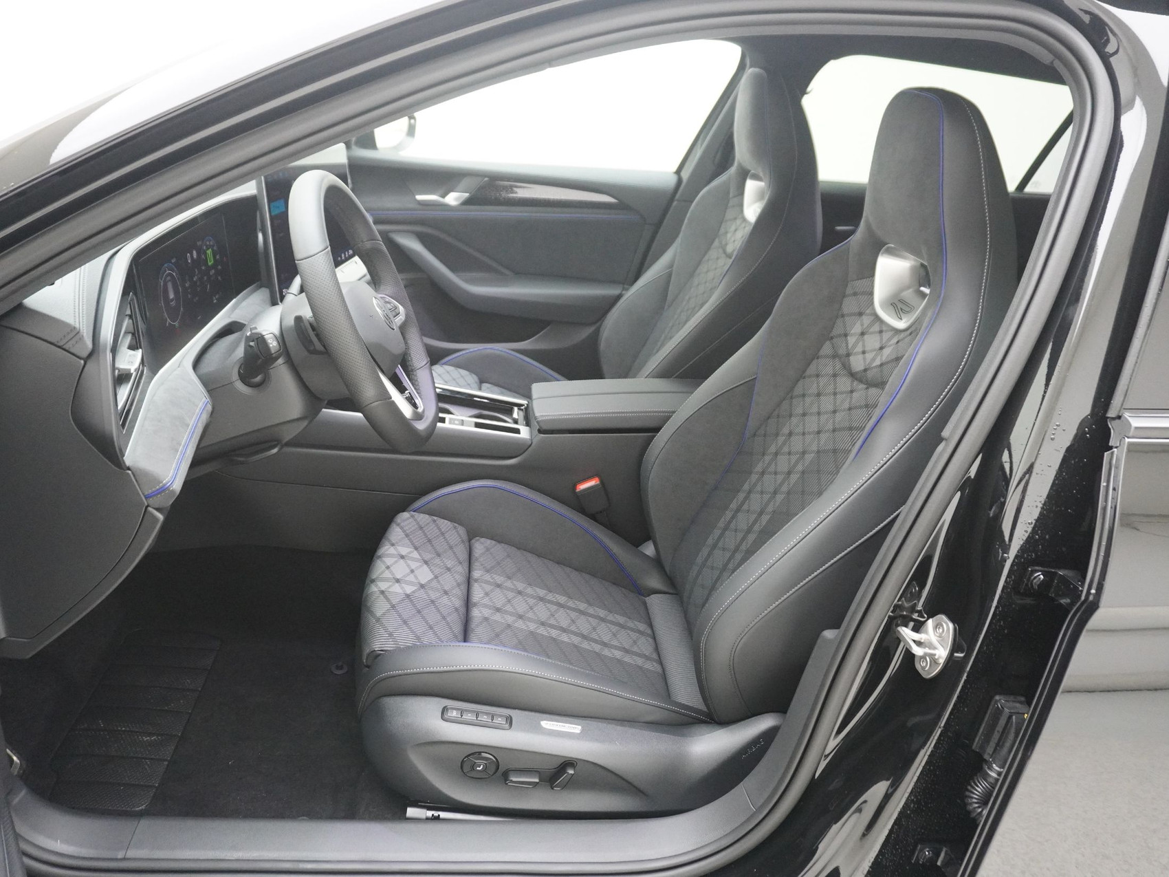 VW Passat Variant 2.0 TDI R-Line 4Motion DSG