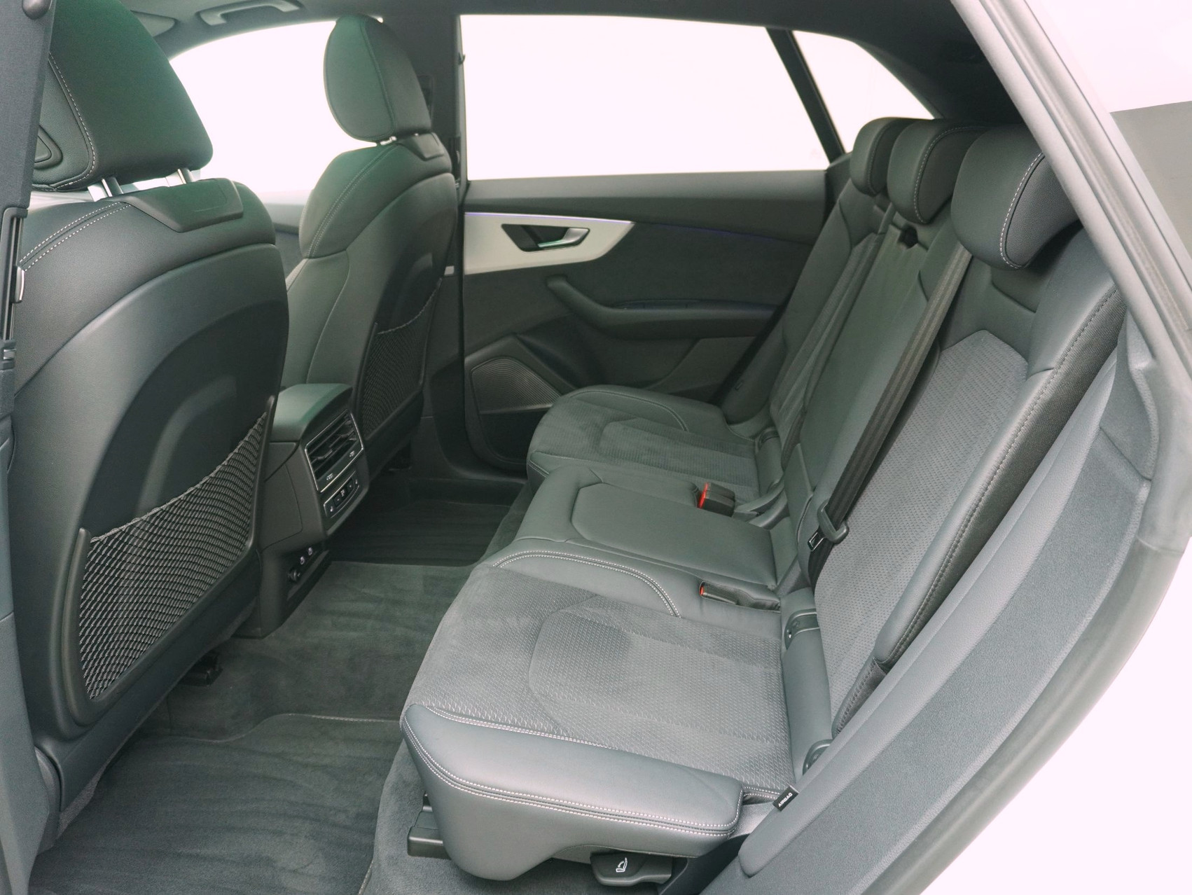 AUDI Q8 SUV 55 TFSI e S line quattro T-Tronic **Audi Werksgarantie bis 06/2030**