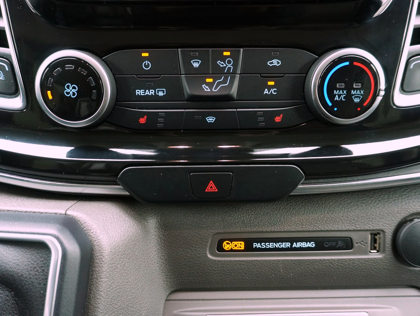 FORD Tourneo C Bus 320 L2 2.0 TDCi Titanium X