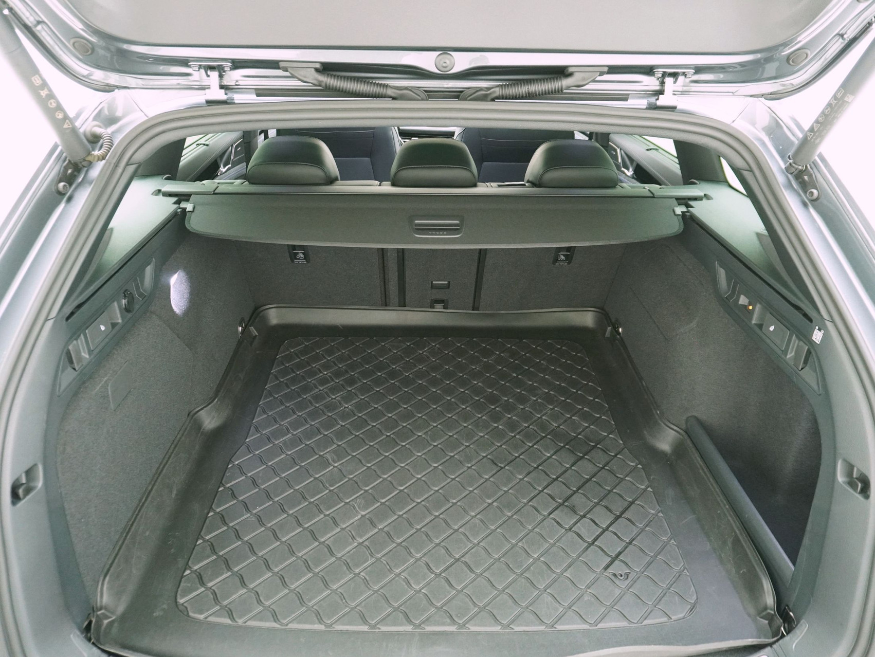 VW Passat Variant 1.5 TSI DSG Plug-in-Hybrid R-Line