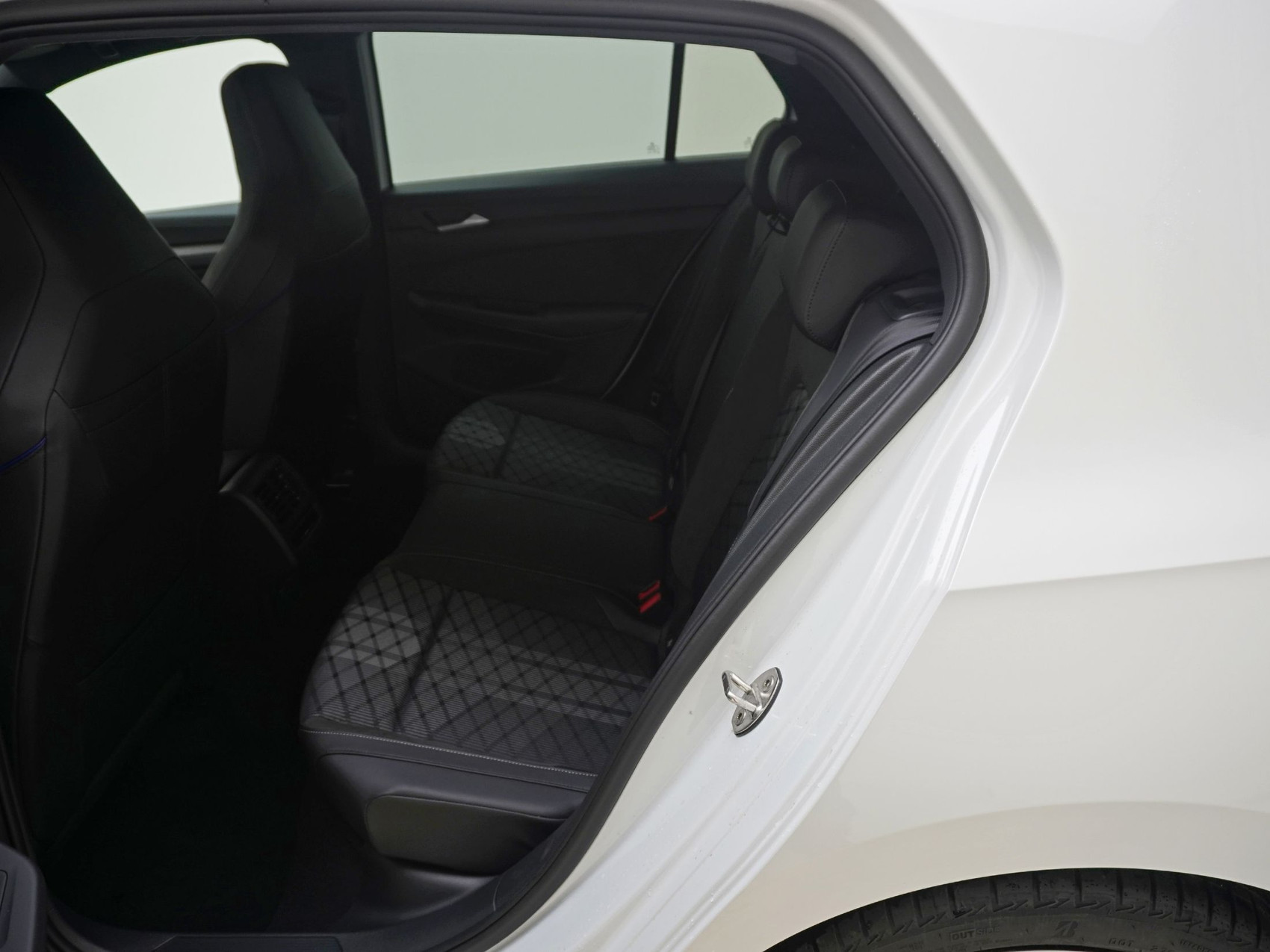 VW Golf VIII 1.5 eTSI R-Line DSG