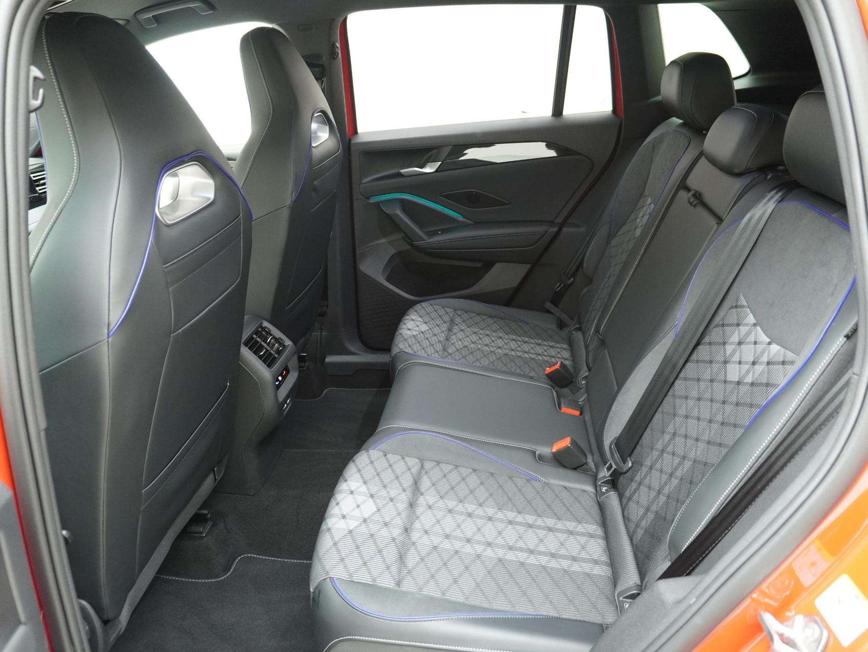 VW Tiguan 2.0 TSI DSG R-Line Black Style 4Motion (2025)