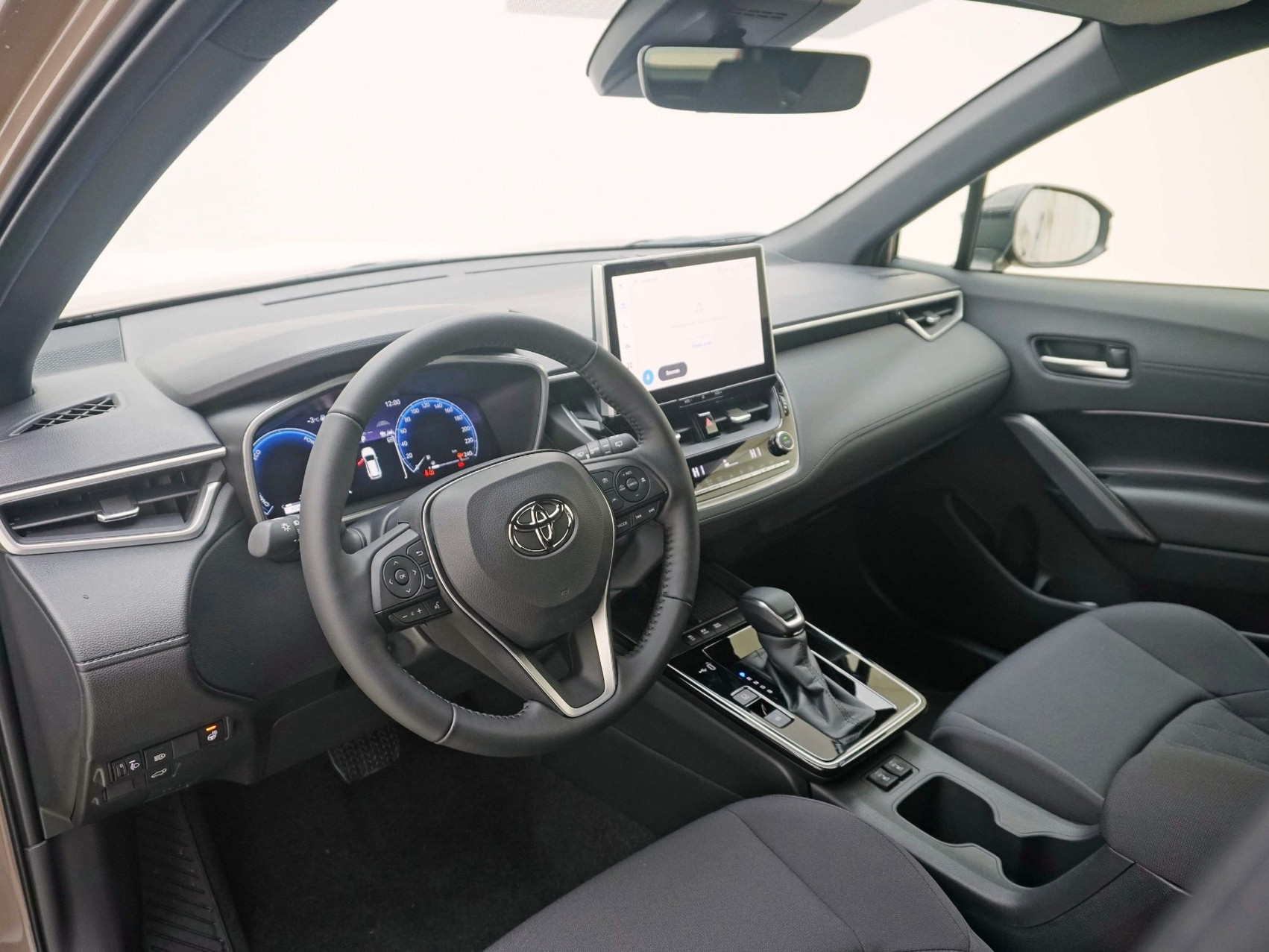 TOYOTA Corolla Cross 2.0 HSD Trend AWD-i ** mit Panorama-Glasdach **