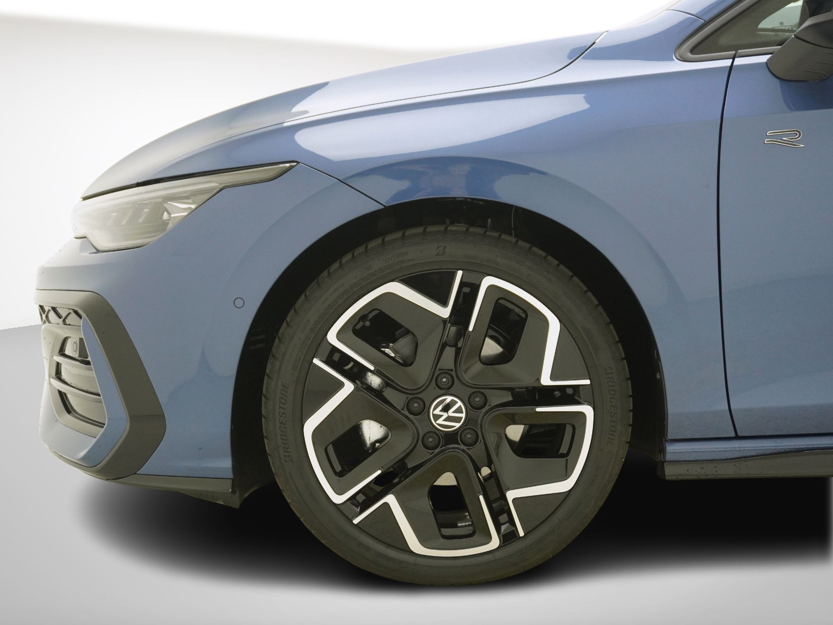 VW Golf VIII 1.5 eTSI R-Line DSG