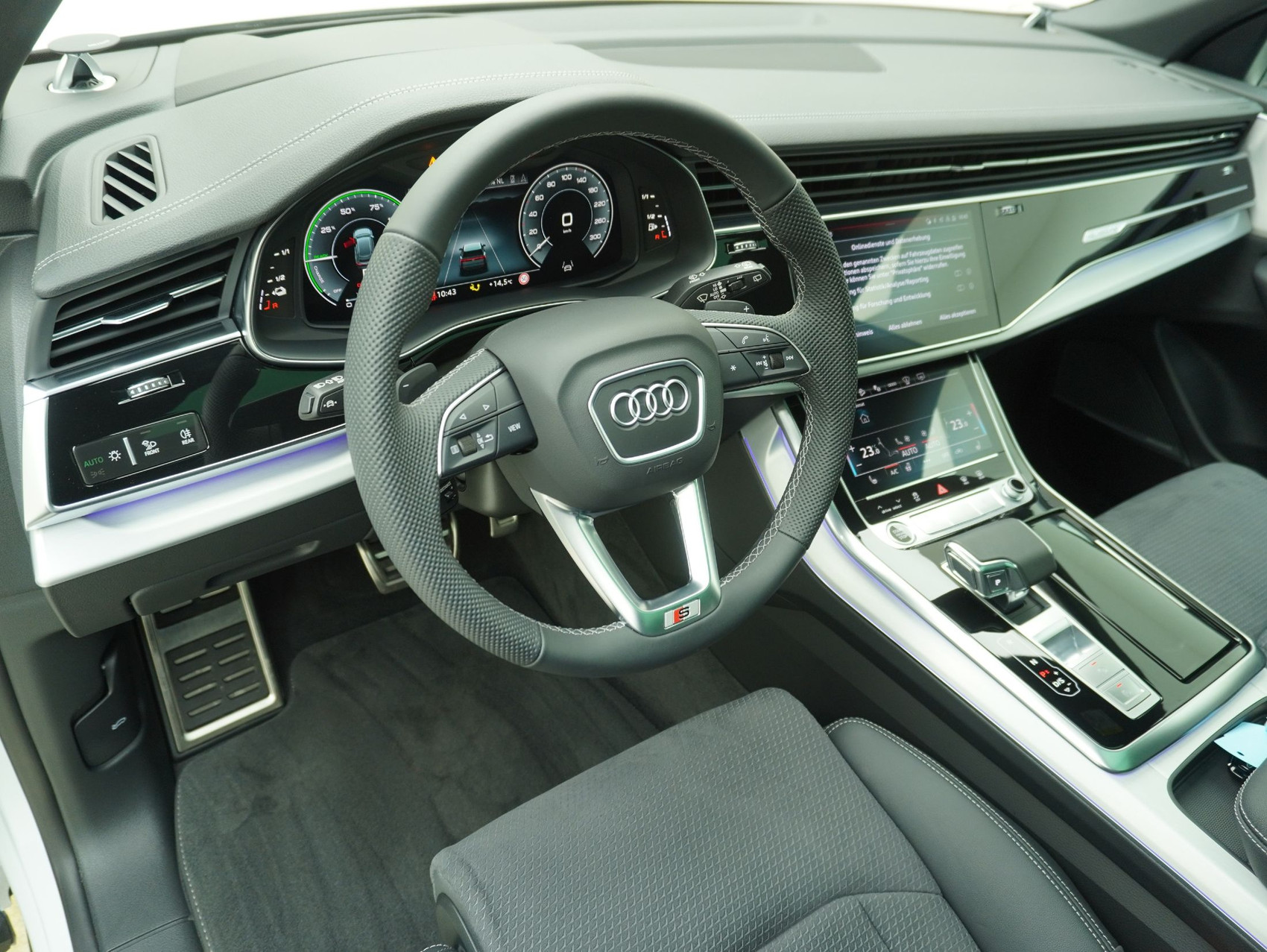 AUDI Q8 SUV 55 TFSI e S line quattro T-Tronic **Audi Werksgarantie bis 06/2030**