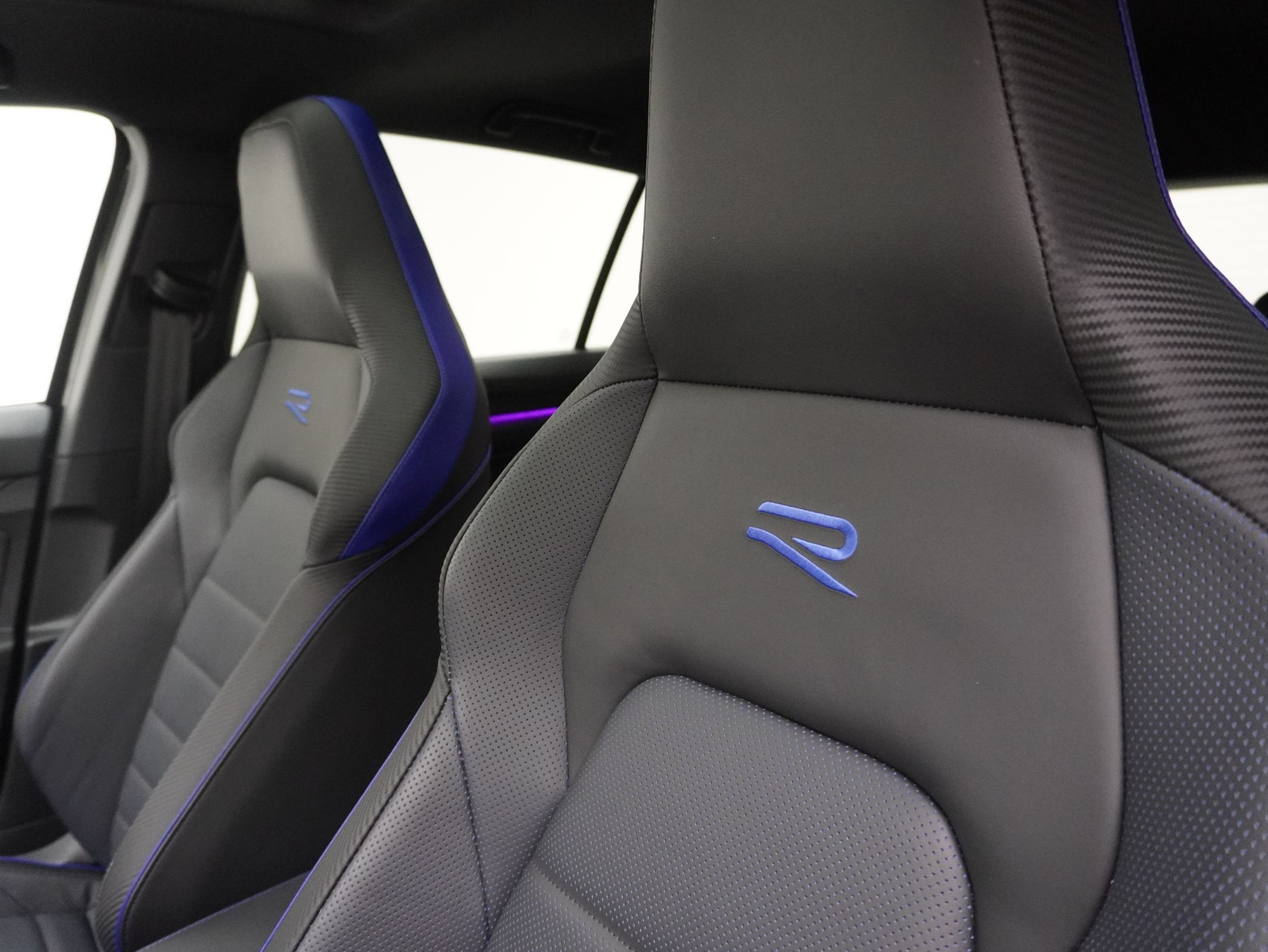 VW Golf 8.5 2.0 TSI DSG R Black Edition 4Motion (2025)