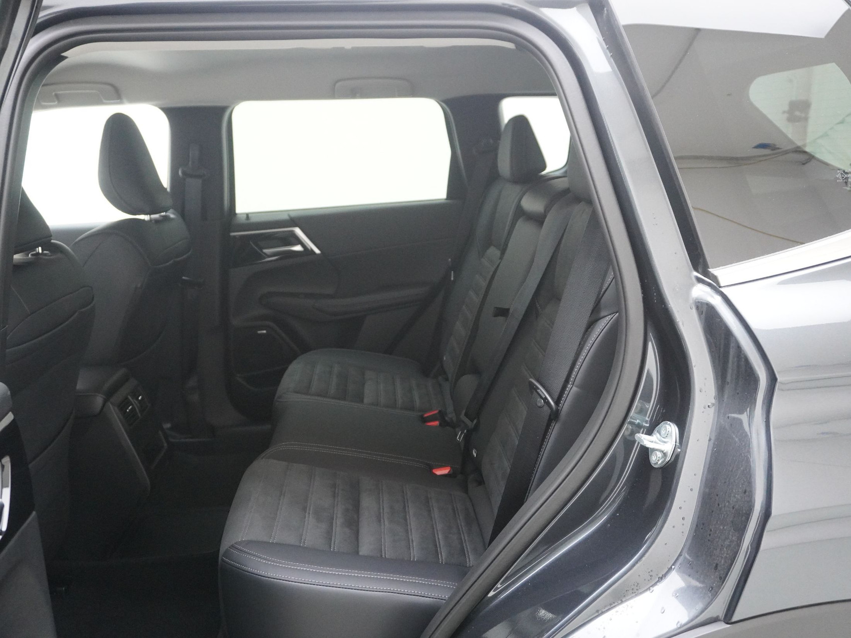 MITSUBISHI Outlander 2.4 PHEV Invite 4×4