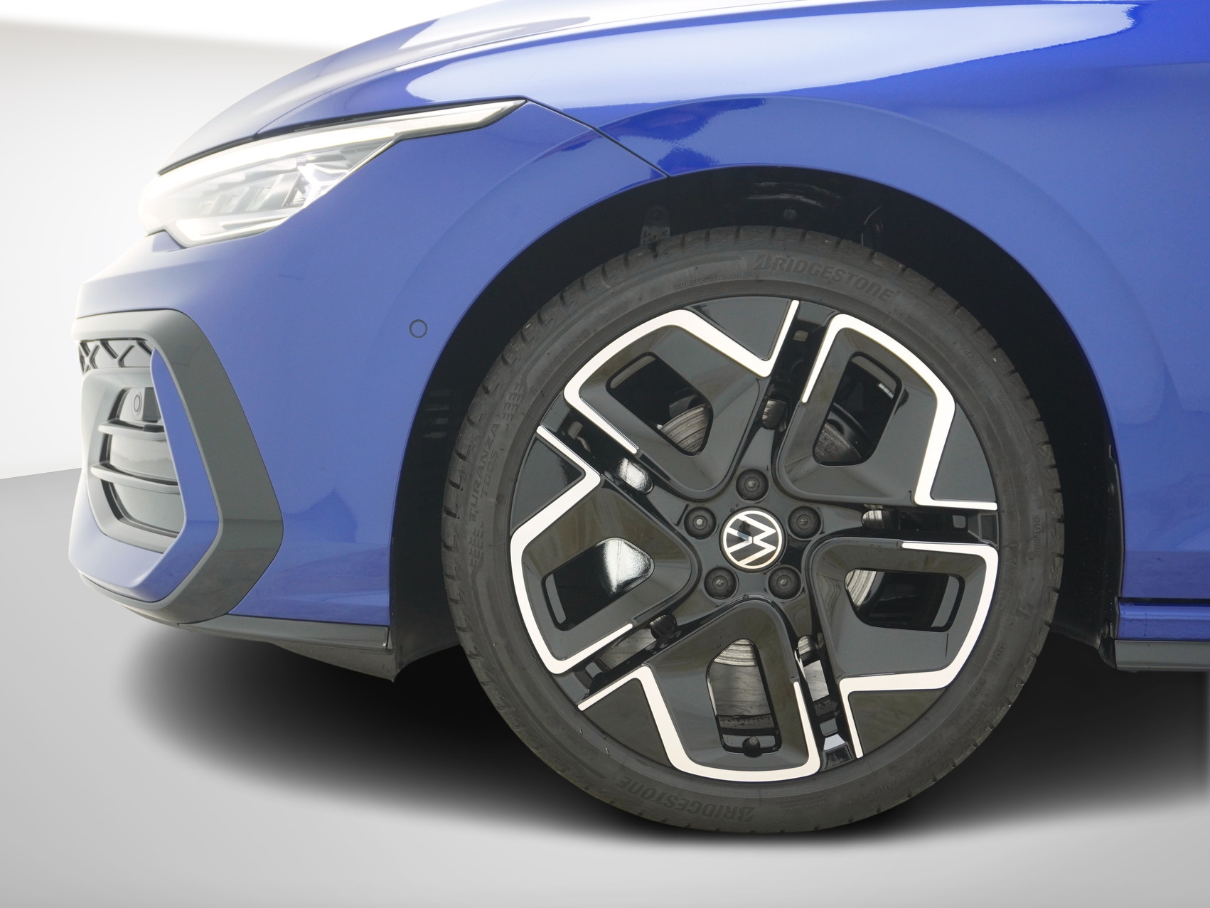 VW Golf VIII 1.5 eTSI R-Line DSG