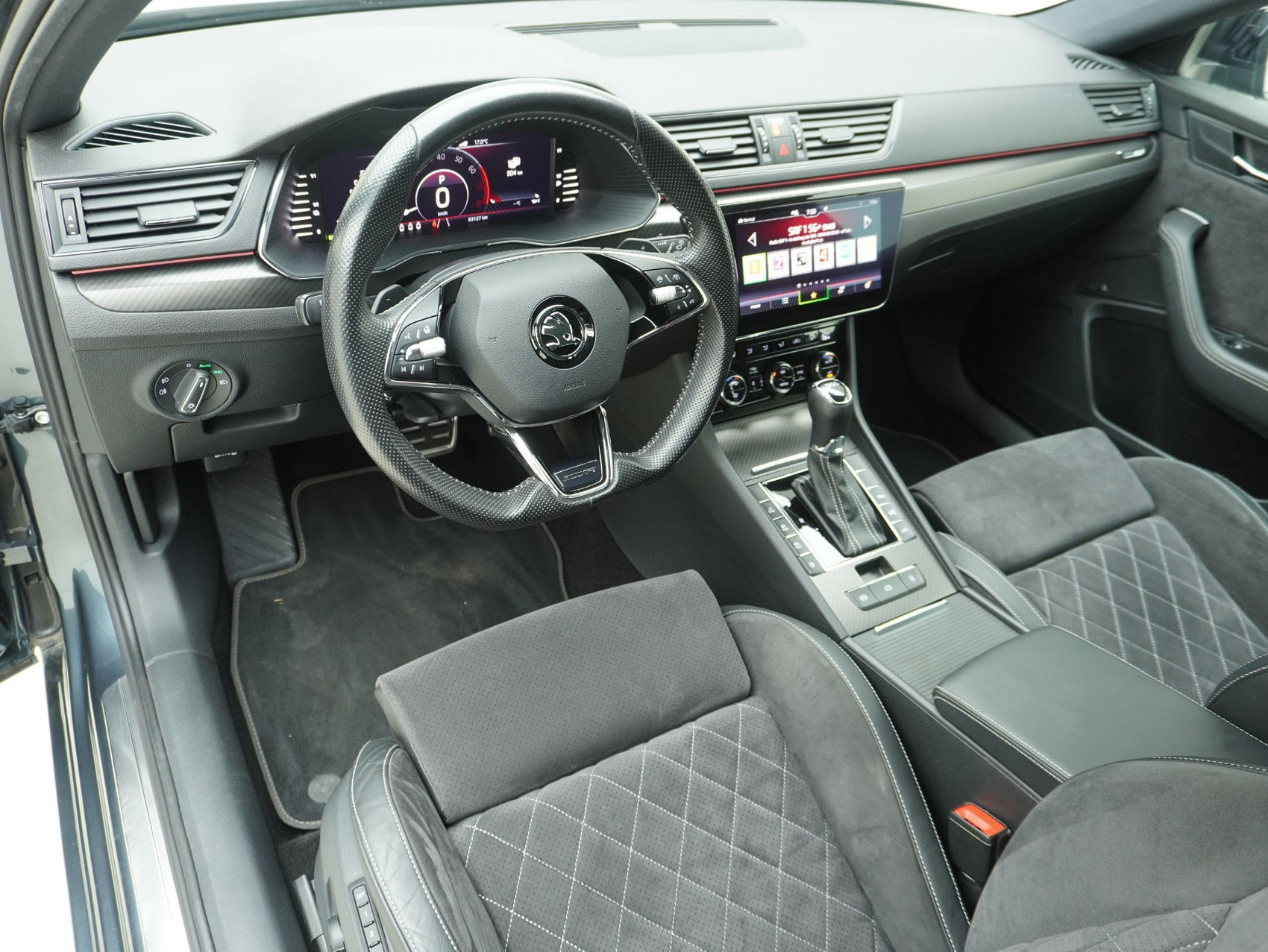 SKODA Superb Combi 1.4 TSI DSG PHEV Sport Line