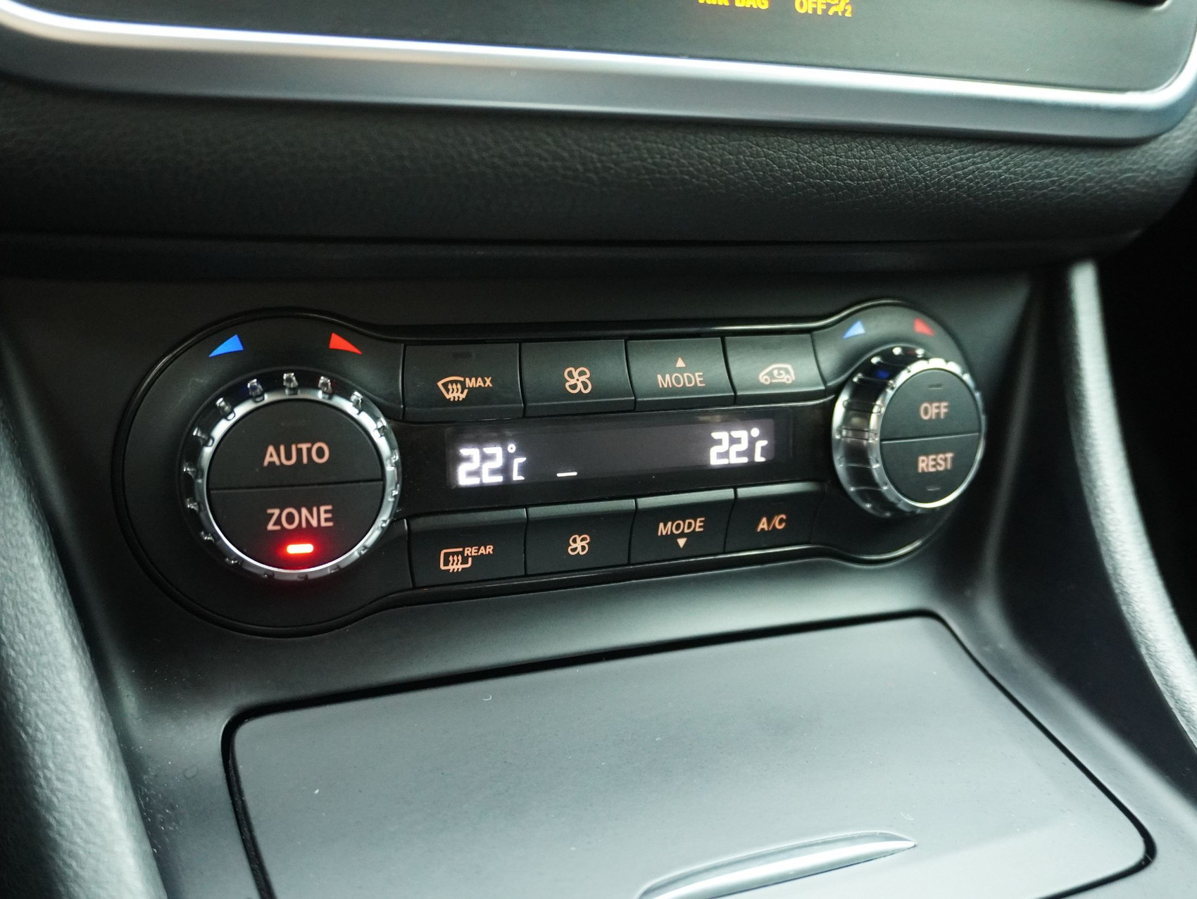 MERCEDES-BENZ GLA-Klasse GLA 250 AMG Line 4matic