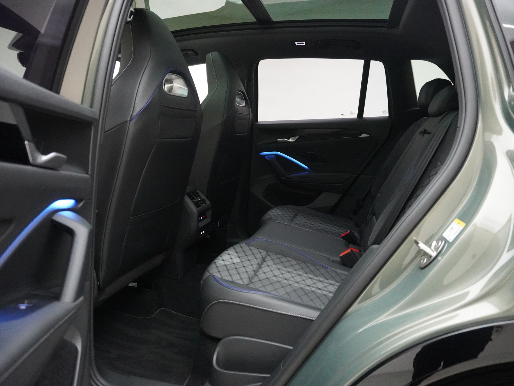 VW Tiguan 2.0 TDI DSG R-Line Black Style 4Motion (2025) **Anhängerkupplung/Head-UP/Panoramadach**