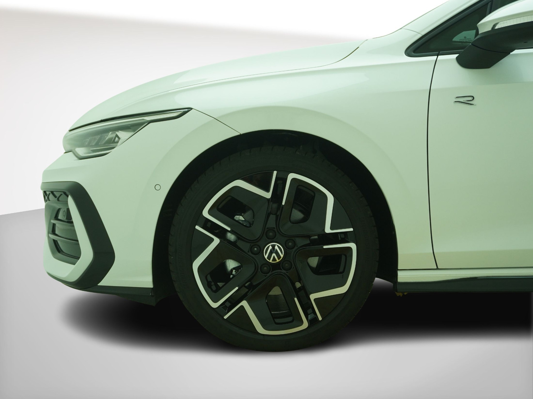 VW Golf VIII 1.5 eTSI R-Line DSG