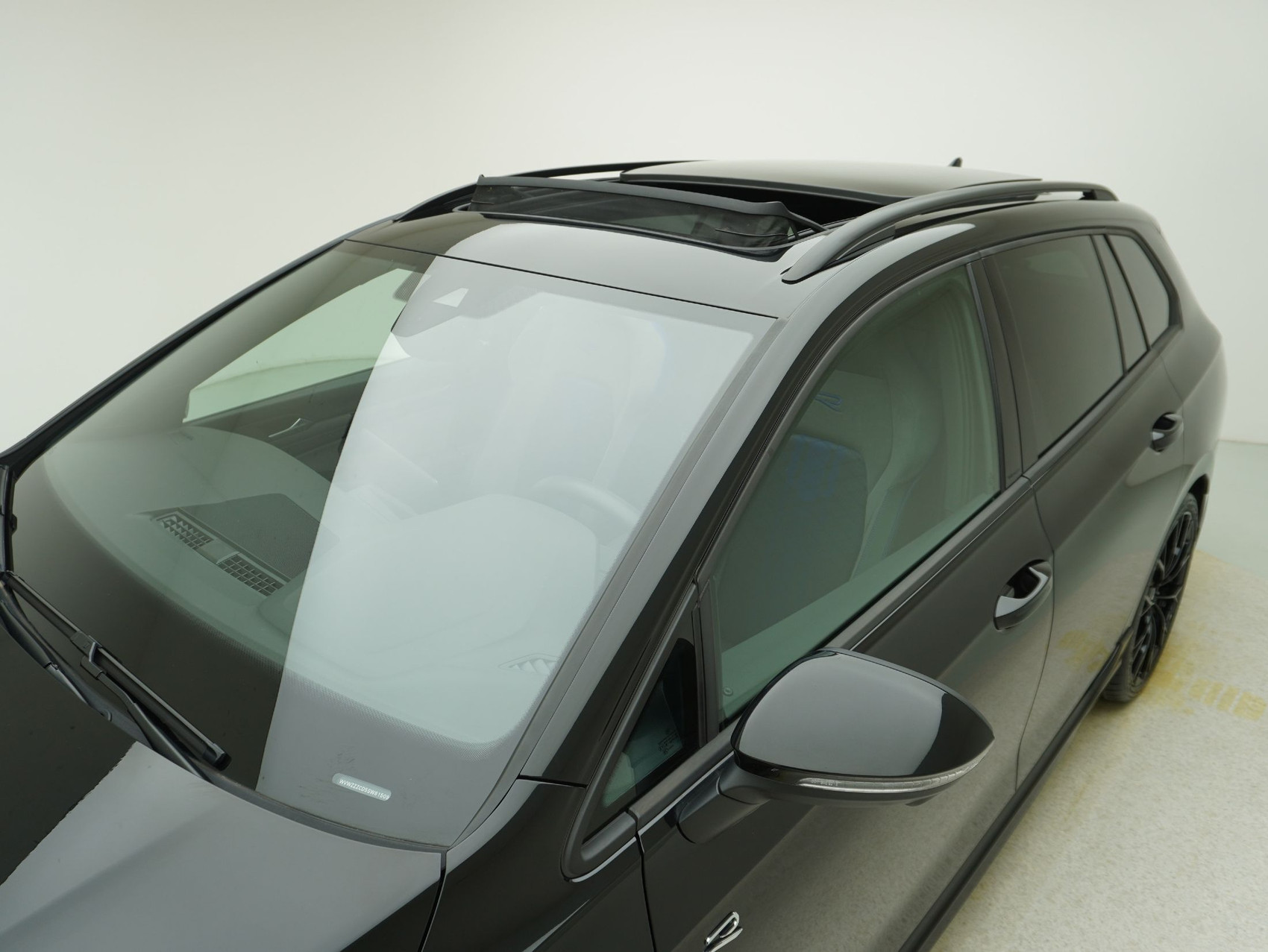 VW Golf Variant 8.5 2.0 TSI R Black Edition 4Motion (2025)