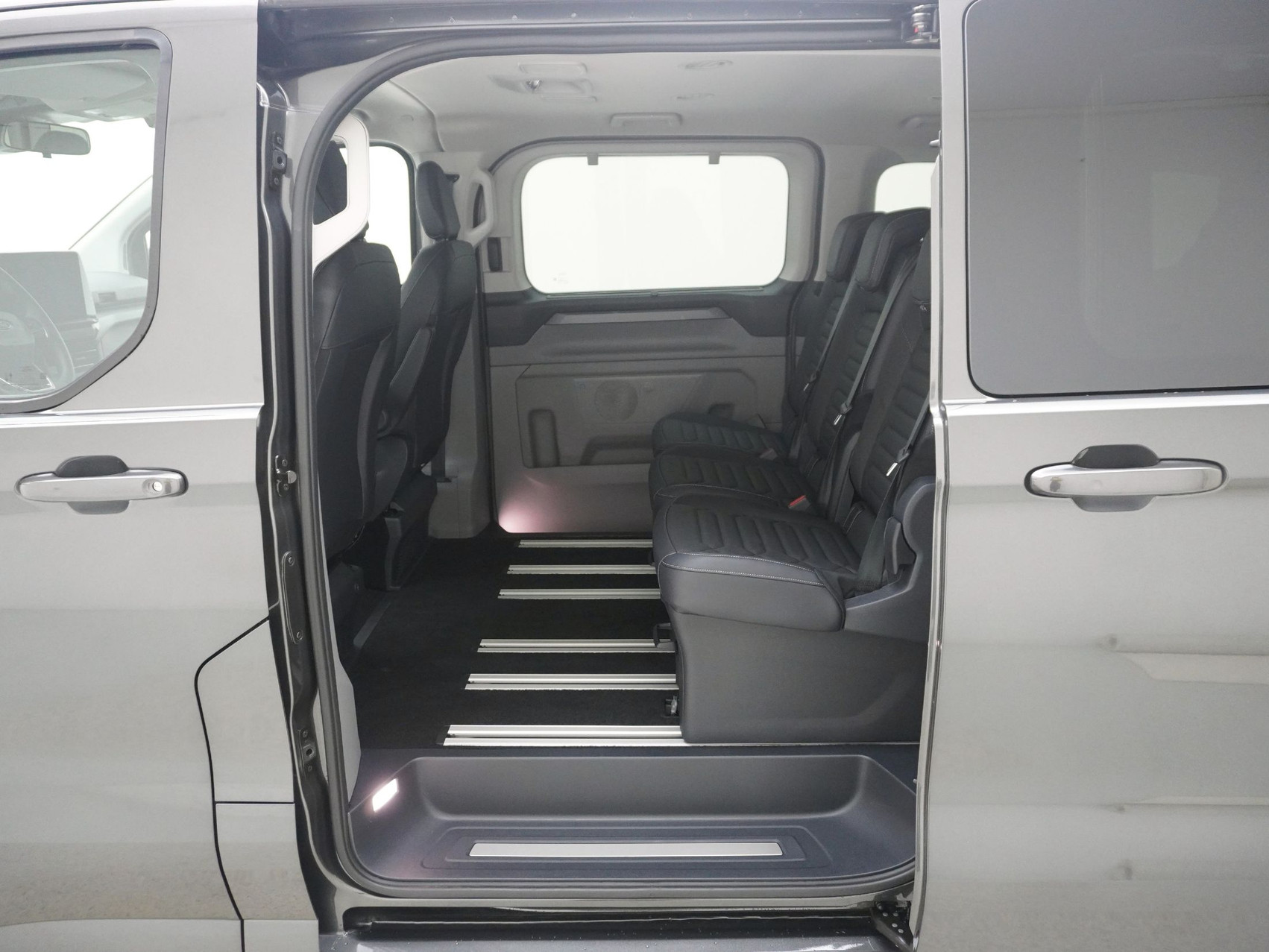 FORD Tourneo Custom L2 2.5 Plug-in-Hybrid Titanium X
