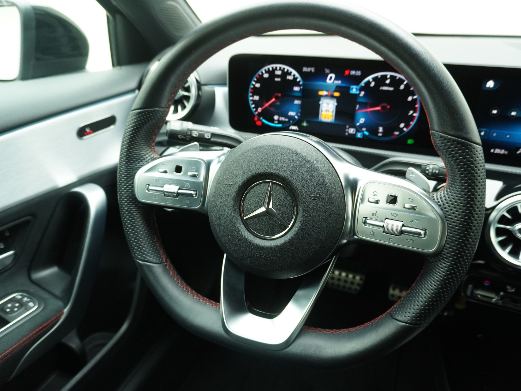 MERCEDES-BENZ A-Klasse A 200 AMG Line **MSI bis 2028**