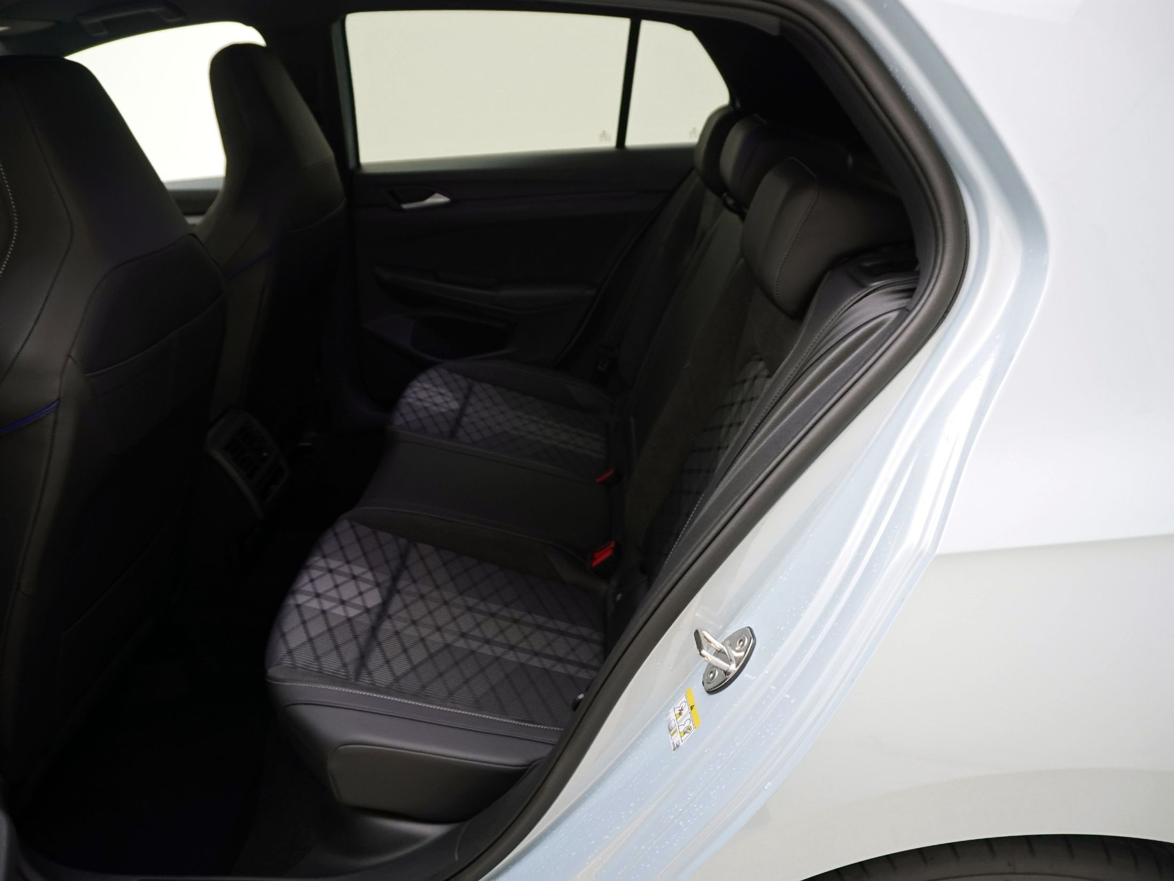 VW Golf VIII 1.5 eTSI R-Line DSG