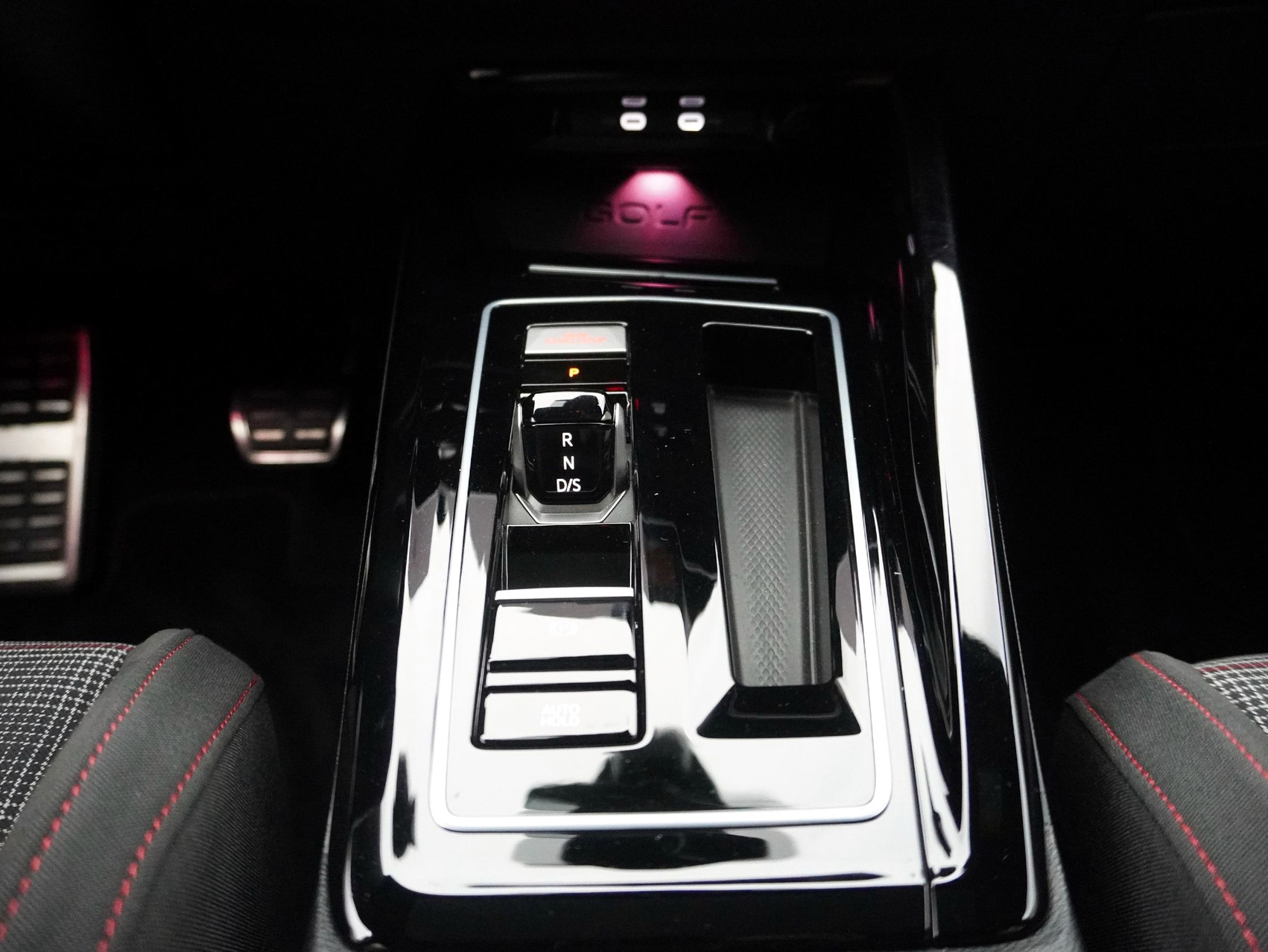 VW Golf 8.5 2.0 TSI DSG GTI Black Style (2025) ** Harman/Kardon / Head-Up / Panoramadach **