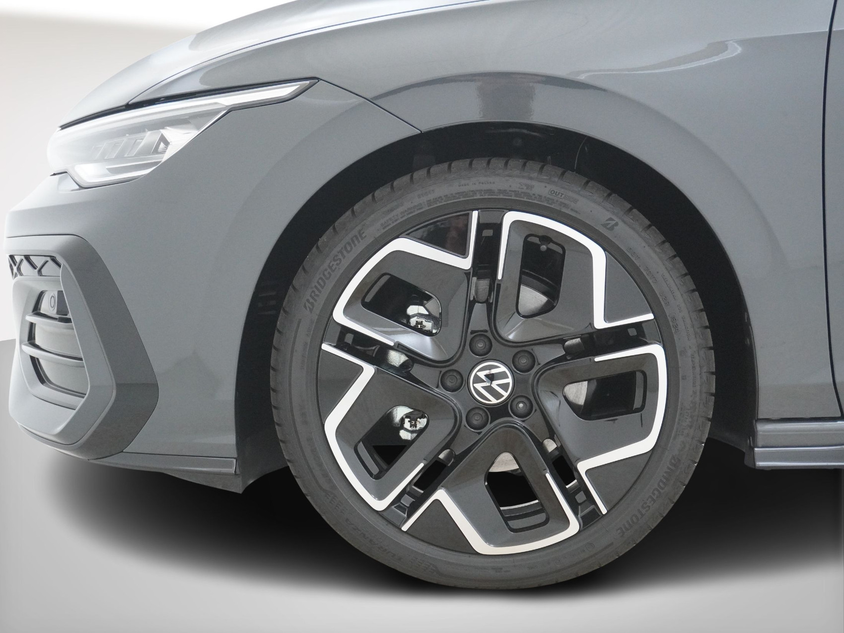 VW Golf VIII 1.5 eTSI R-Line DSG