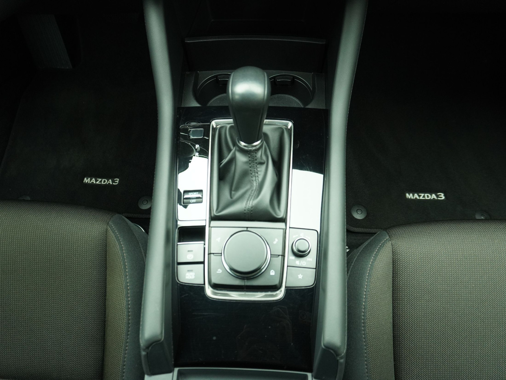 MAZDA 3 Hatchback 2.0 Revolution