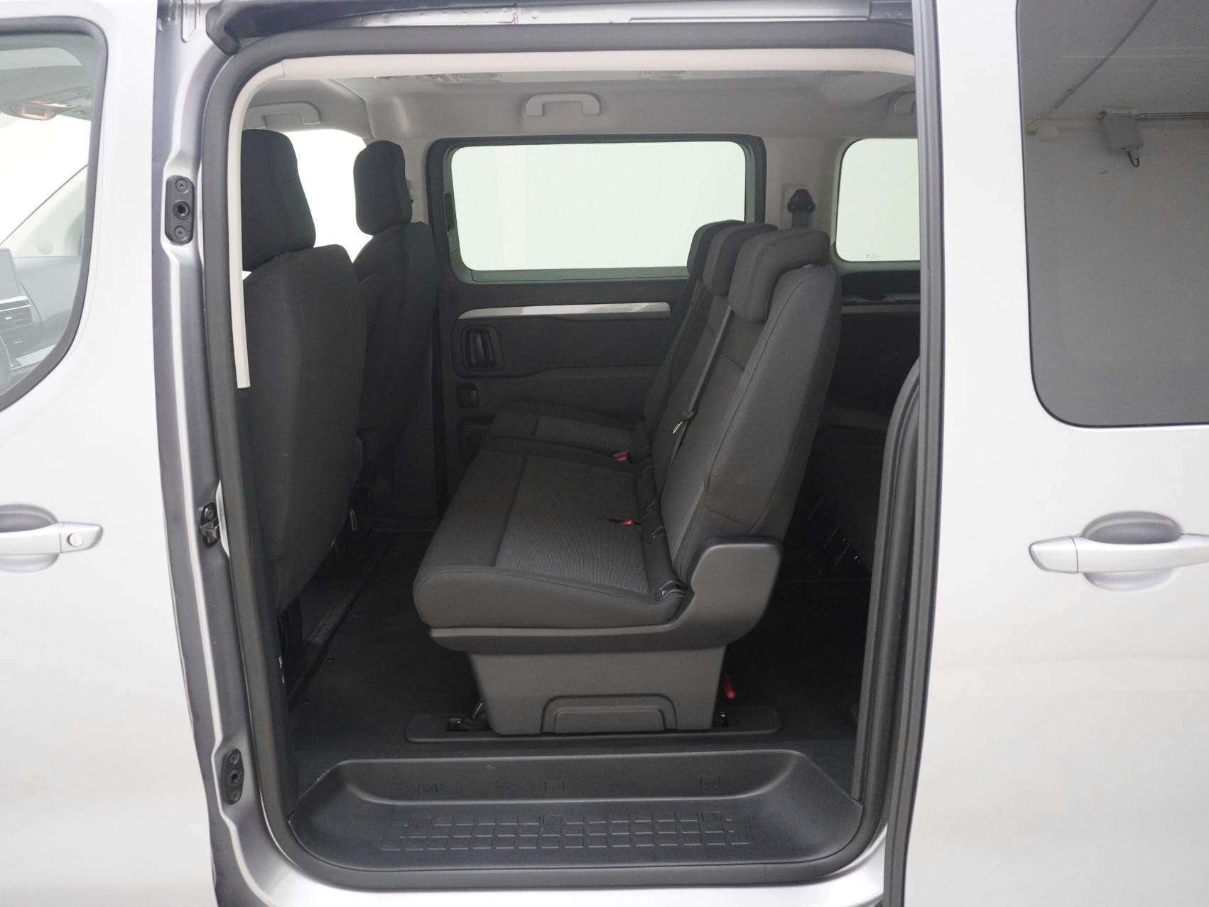 PEUGEOT Traveller Long 2.0 BlueHDi Business