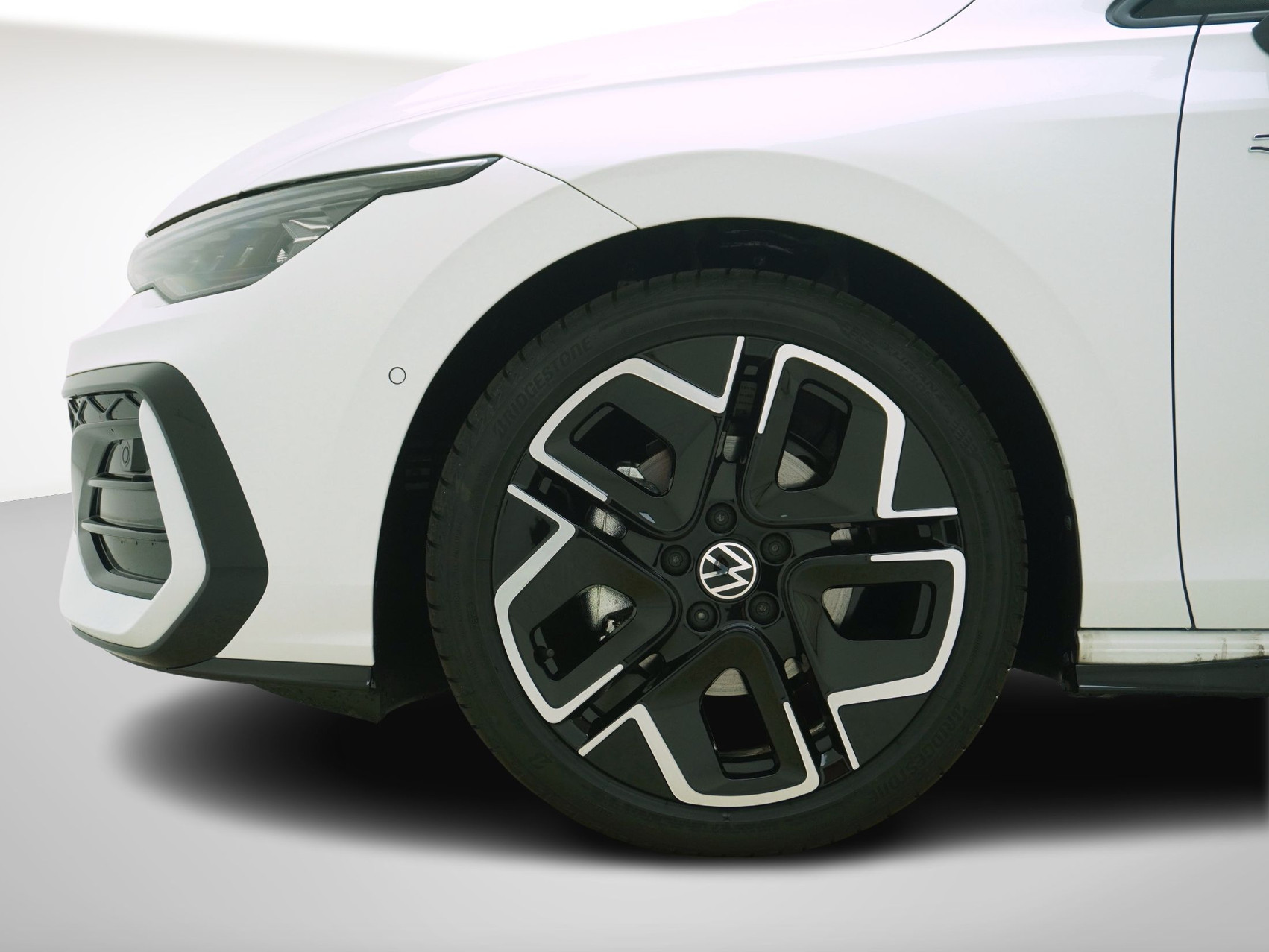 VW Golf VIII 1.5 eTSI R-Line DSG