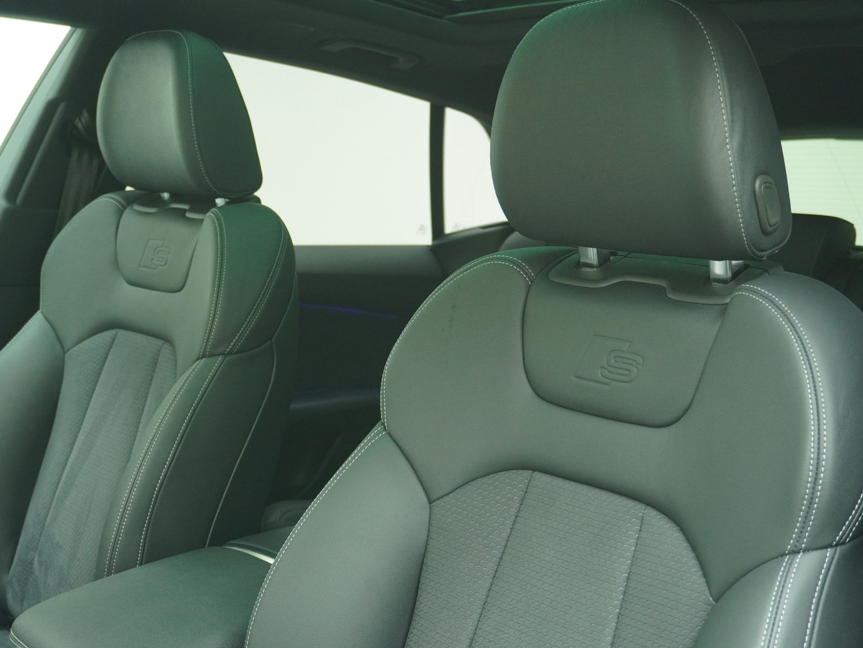 AUDI Q8 SUV 55 TFSI e S line quattro T-Tronic **Audi Werksgarantie bis 06/2030**