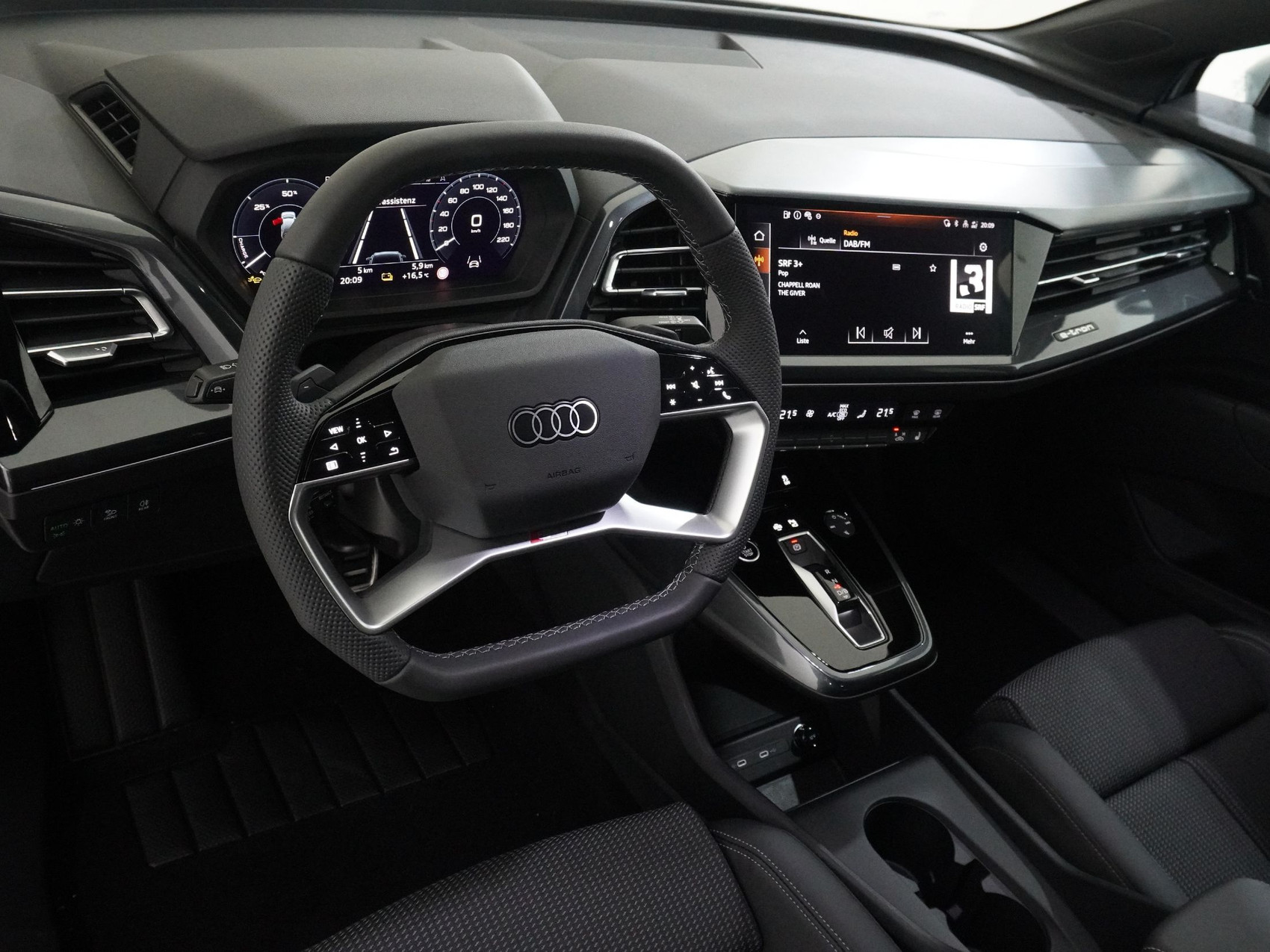 AUDI Q4 e-tron 55 quattro S line