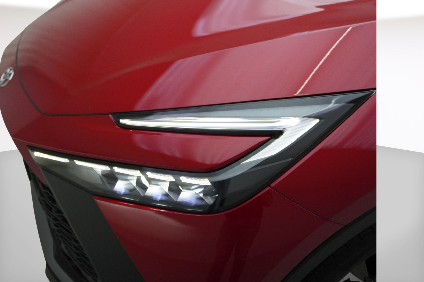 TOYOTA C-HR 2.0 PHEV Swiss Edition ** inkl. 8-Fach bereift **