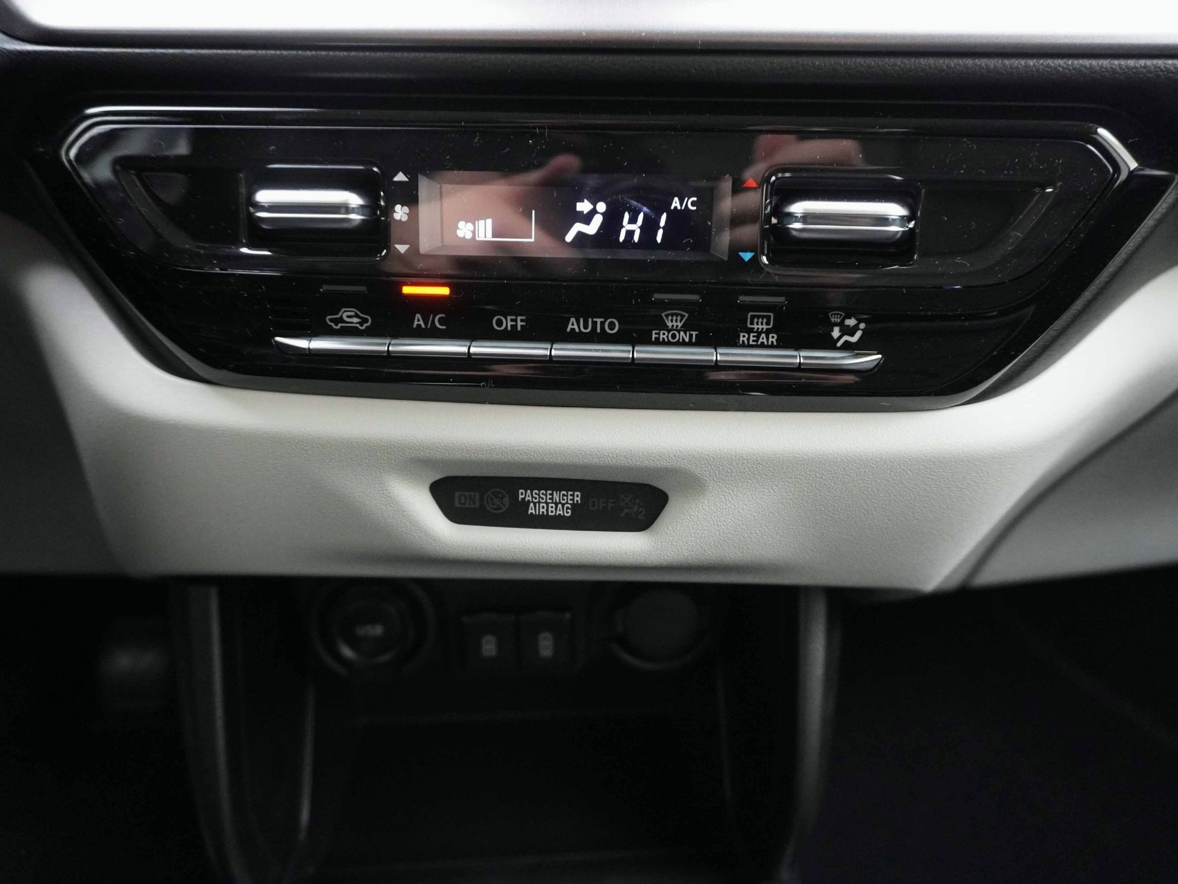 SUZUKI Swift 1.2 Sakura Top Hybrid 4×4