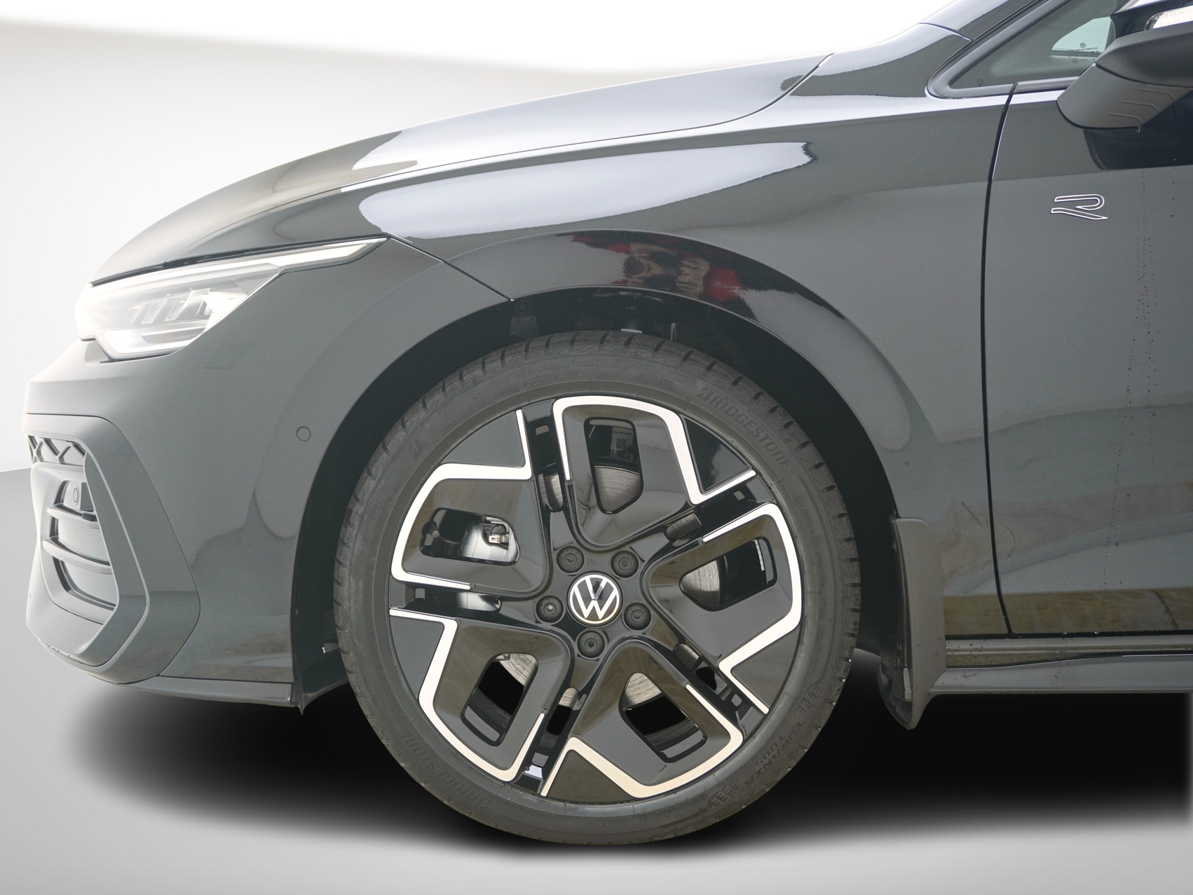 VW Golf VIII 2.0 TSI R-Line DSG 4Motion