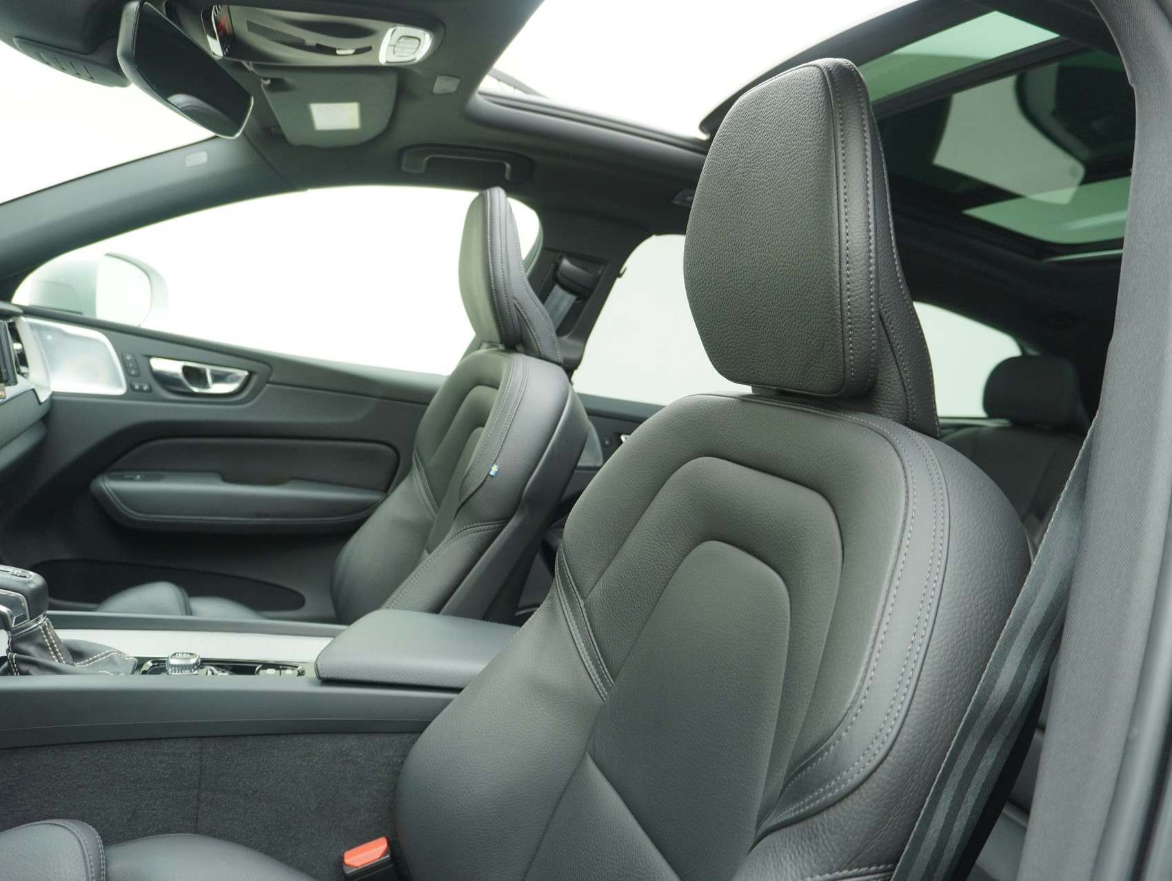 VOLVO XC60 2.0 T6 R-Design AWD