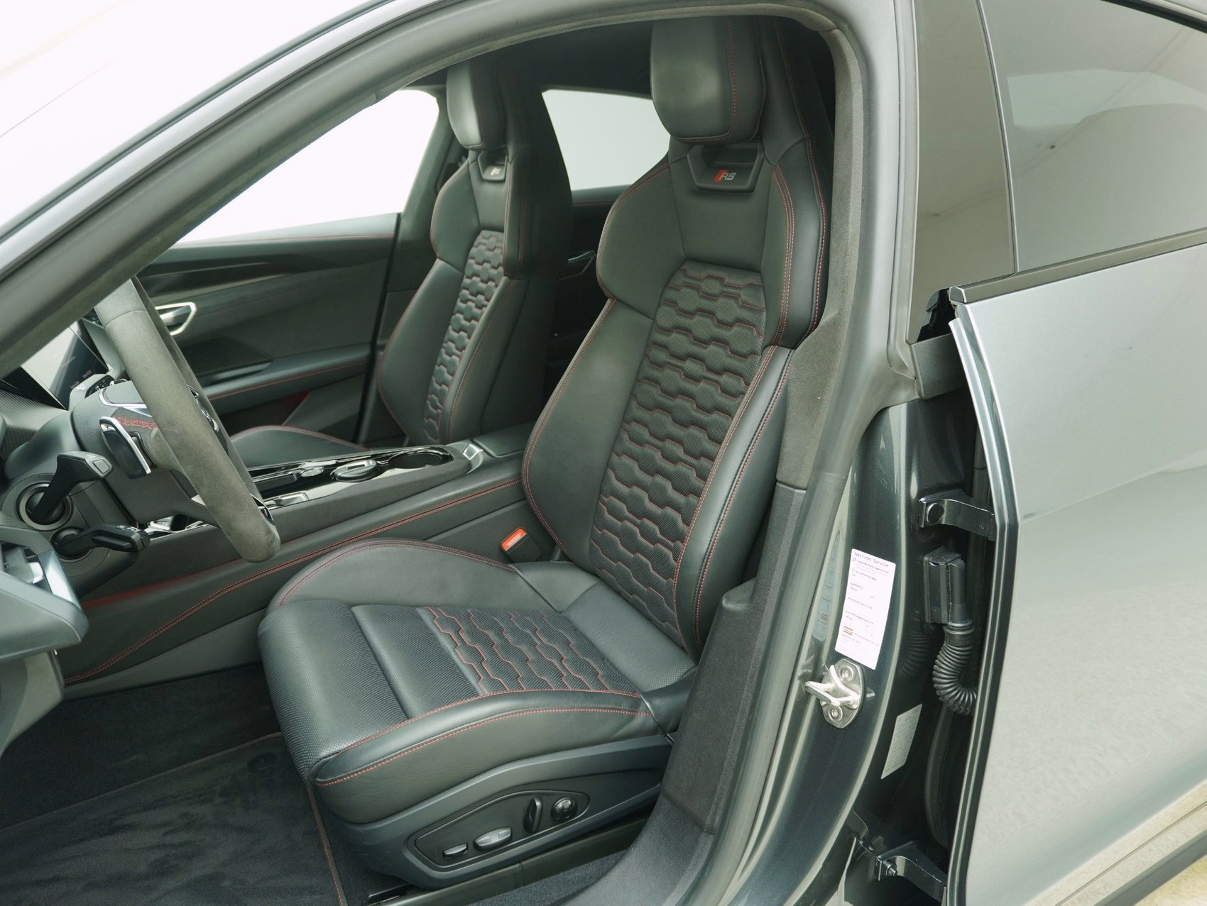 AUDI e-tron GT RS quattro **Carbon Optik / Hinterachslenkung / Matrix / uvm.**