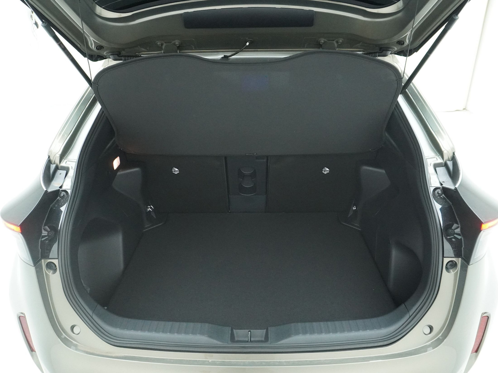 TOYOTA Yaris Cross 1.5 VVT-i HSD Trend AWD-i ** 4×4 ** inkl. 8-Fachbereifung **