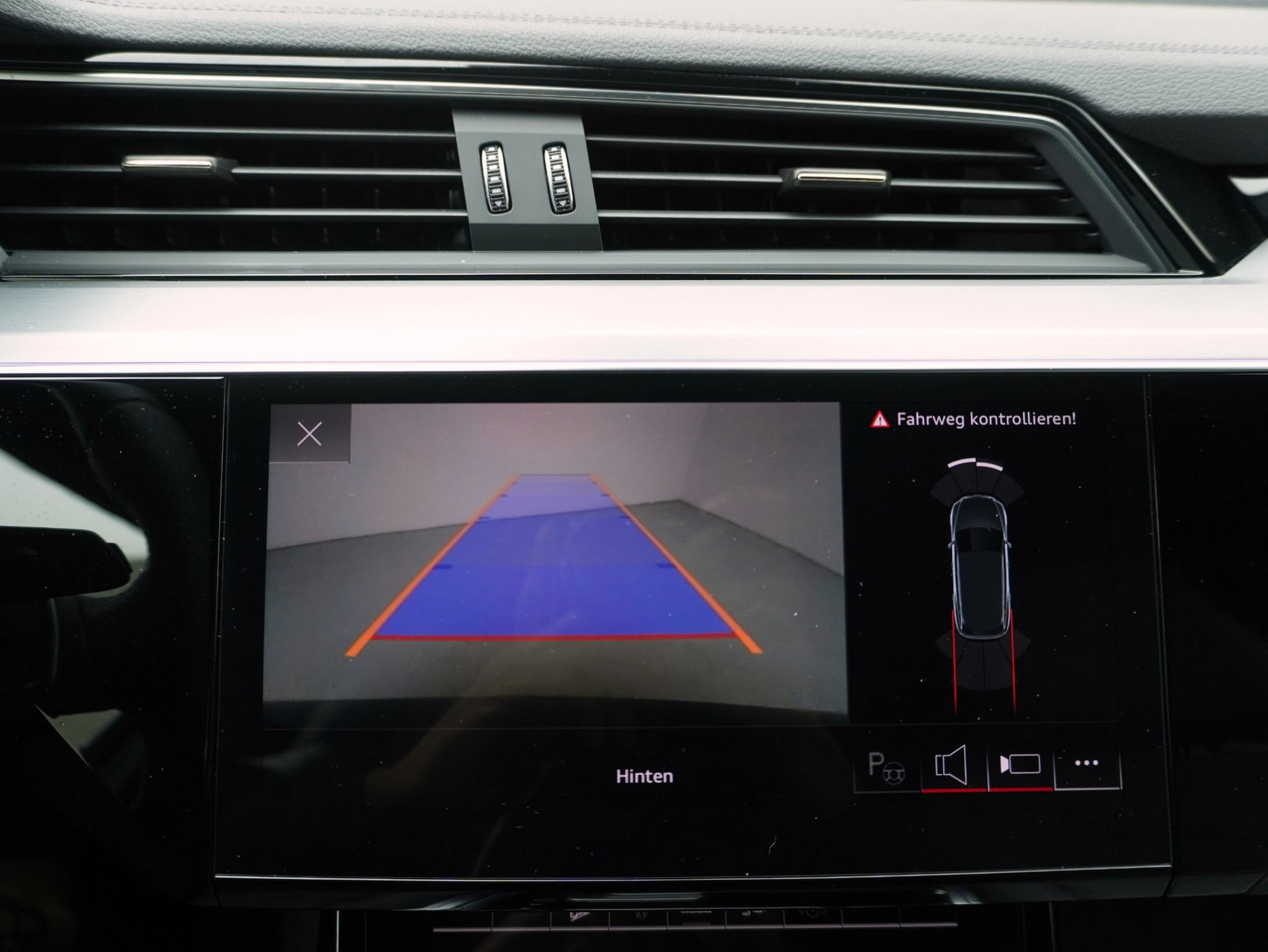 AUDI e-tron S quattro