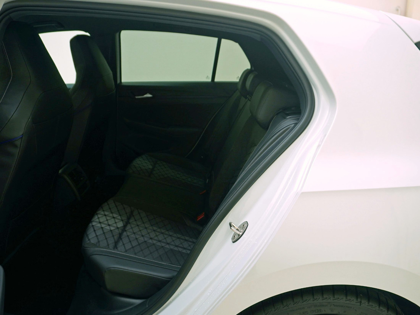 VW Golf VIII 1.5 eTSI R-Line DSG