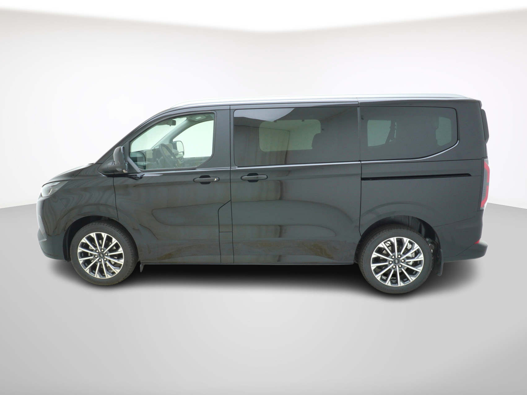 FORD Tourneo Custom L1 2.5 Plug-in-Hybrid Titanium X