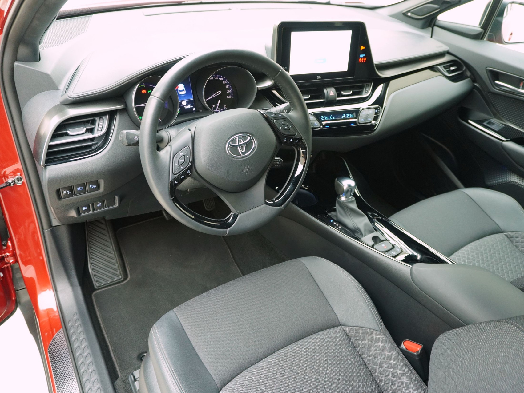 TOYOTA C-HR 2.0 VVTi HSD Trend