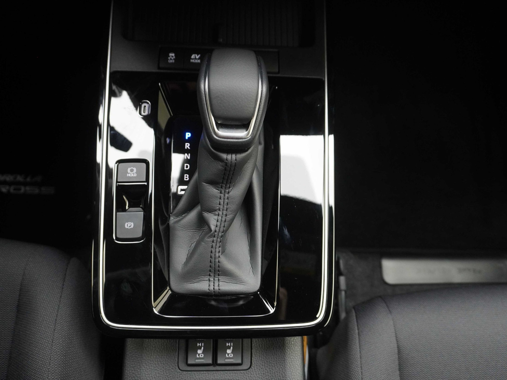 TOYOTA Corolla Cross 2.0 HSD Trend AWD-i ** mit Panorama-Glasdach **