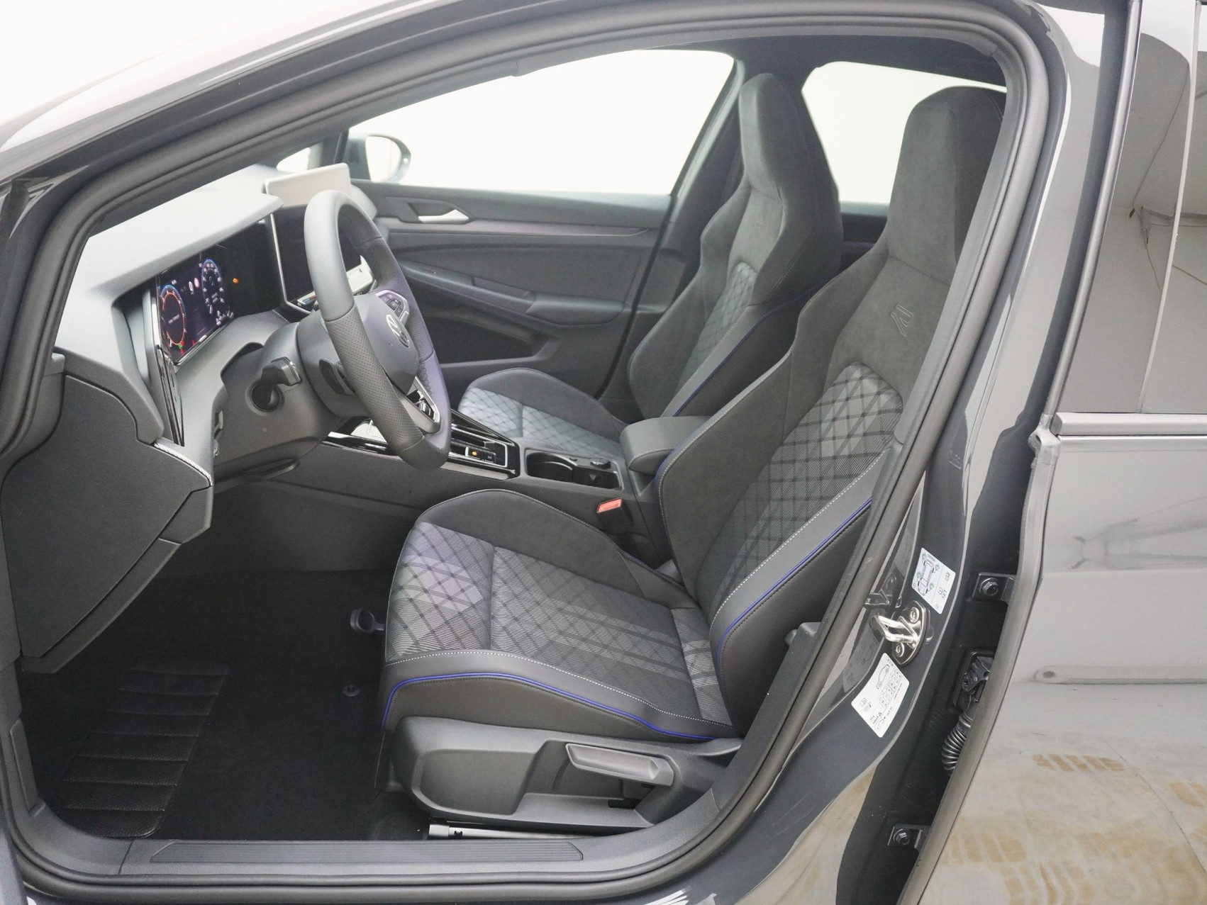 VW Golf VIII 1.5 eTSI R-Line DSG