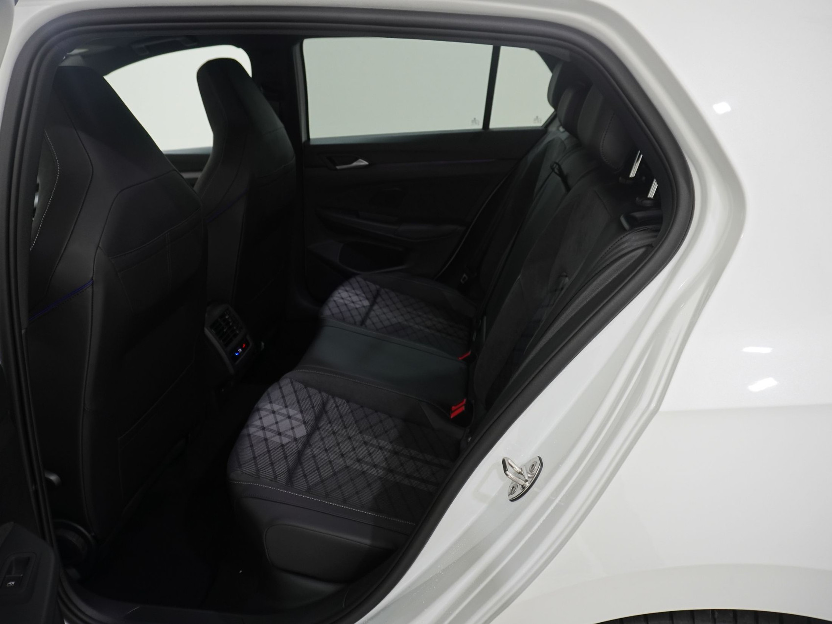 VW Golf VIII 2.0 TSI R-Line DSG 4Motion