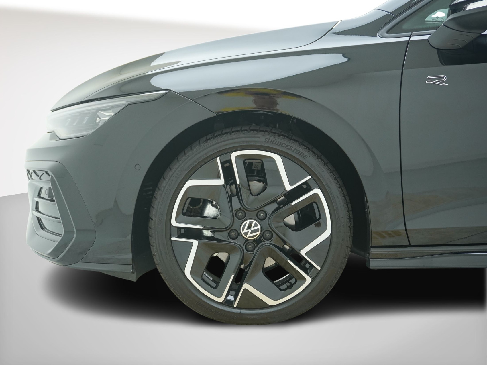 VW Golf VIII 1.5 eTSI R-Line DSG