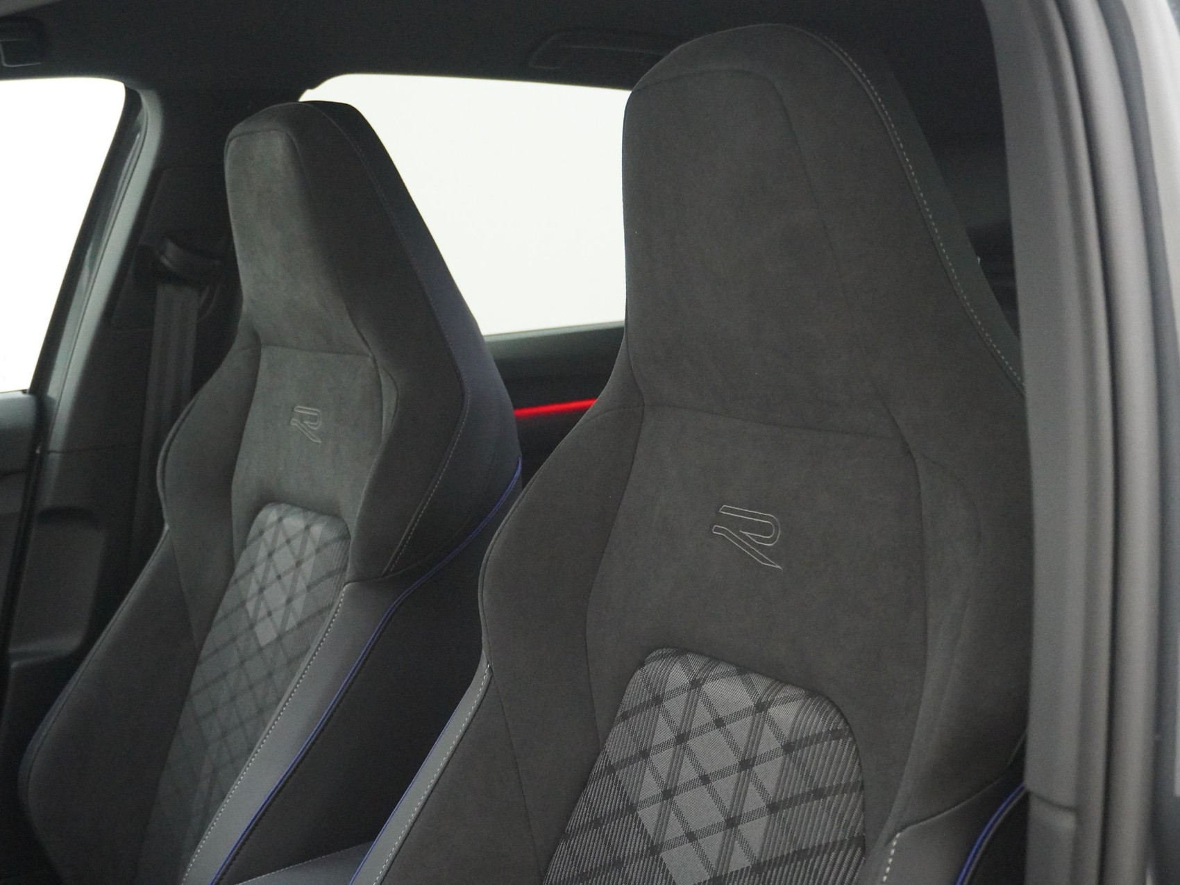 VW Golf VIII Variant 1.5 eTSI R-Line DSG