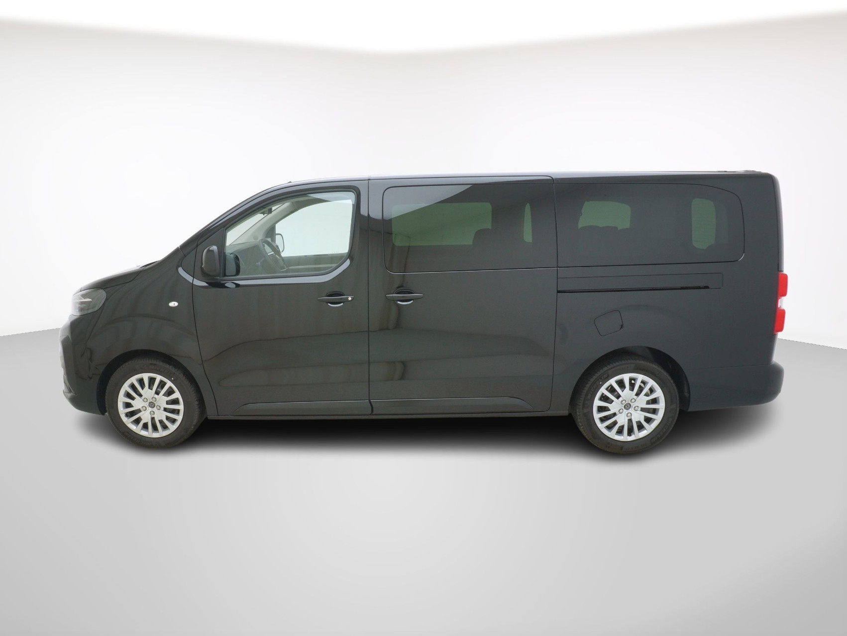 PEUGEOT Traveller Long 2.0 BlueHDi Business