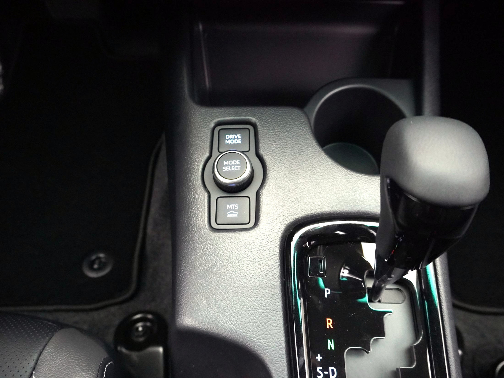 TOYOTA Hilux Double Cab.-Pick-up 2.8 D-4D MHEV 204 Invincible