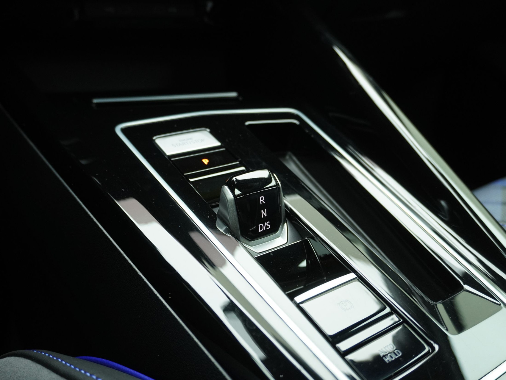 VW Golf 8.5 2.0 TSI DSG R Black Edition 4Motion (2025)