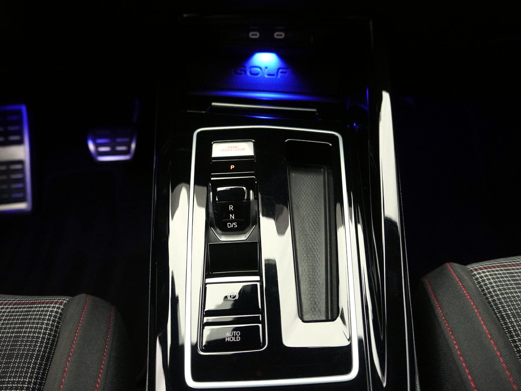 VW Golf 8.5 2.0 TSI DSG GTI Black Style (2025) ** Harman/Kardon / Head-Up / Panoramadach **